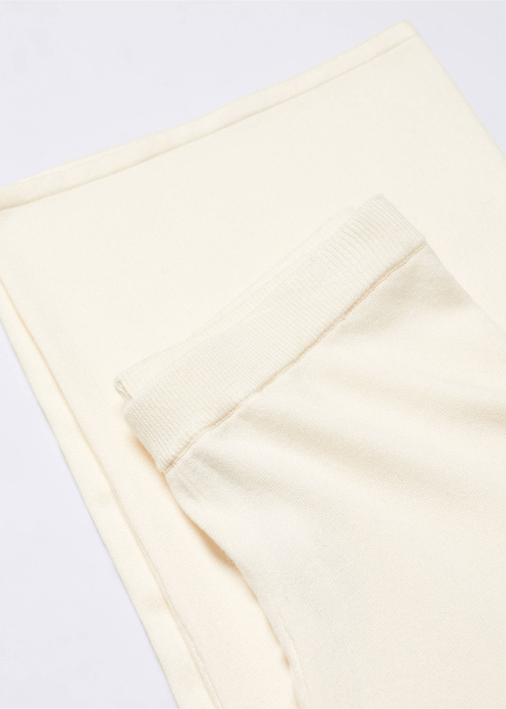 Straight knitted pants - Details of the article 8, Ecru. Ref: 57057720-00.