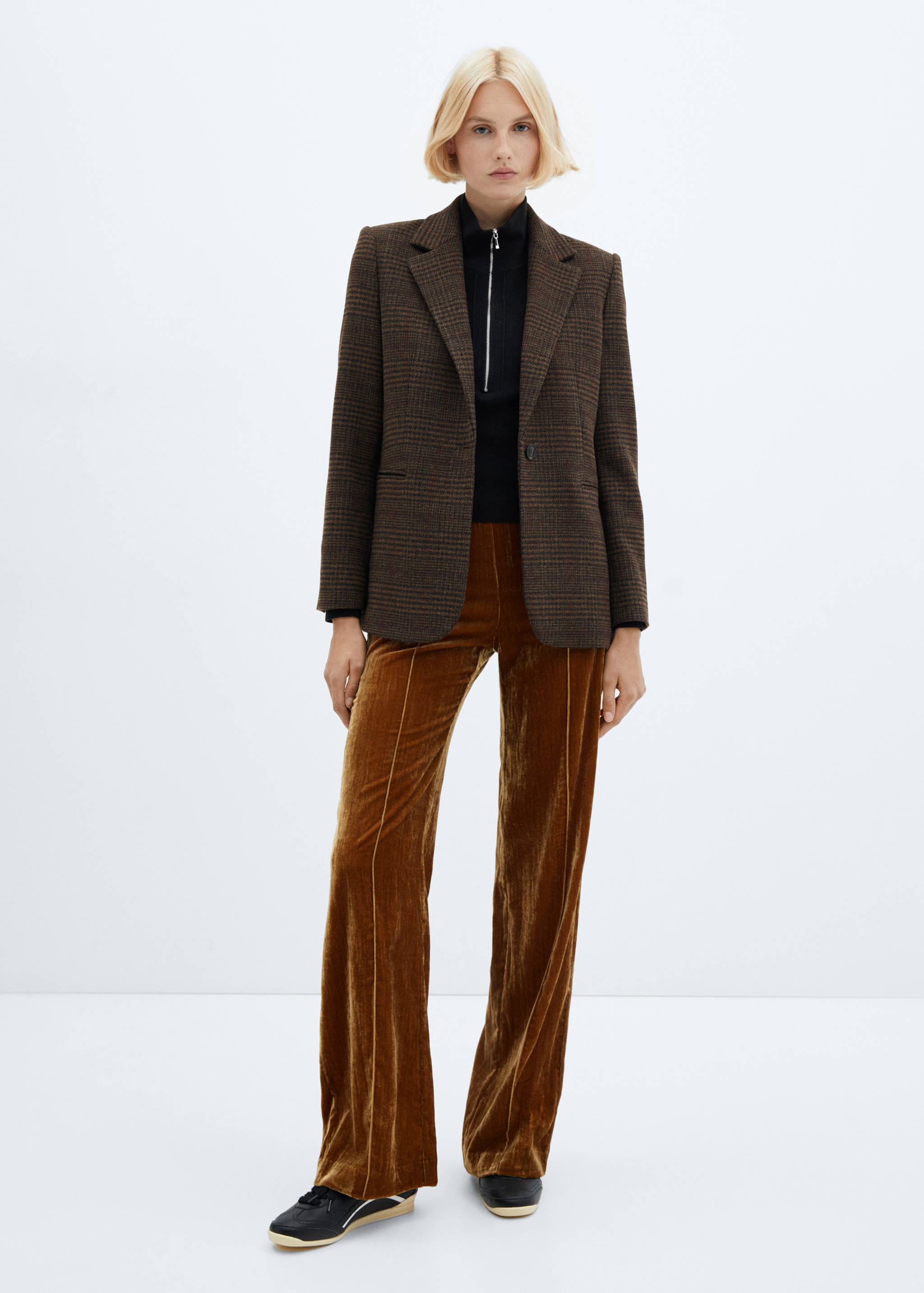 Прямой пиджак в клетку - Общий план