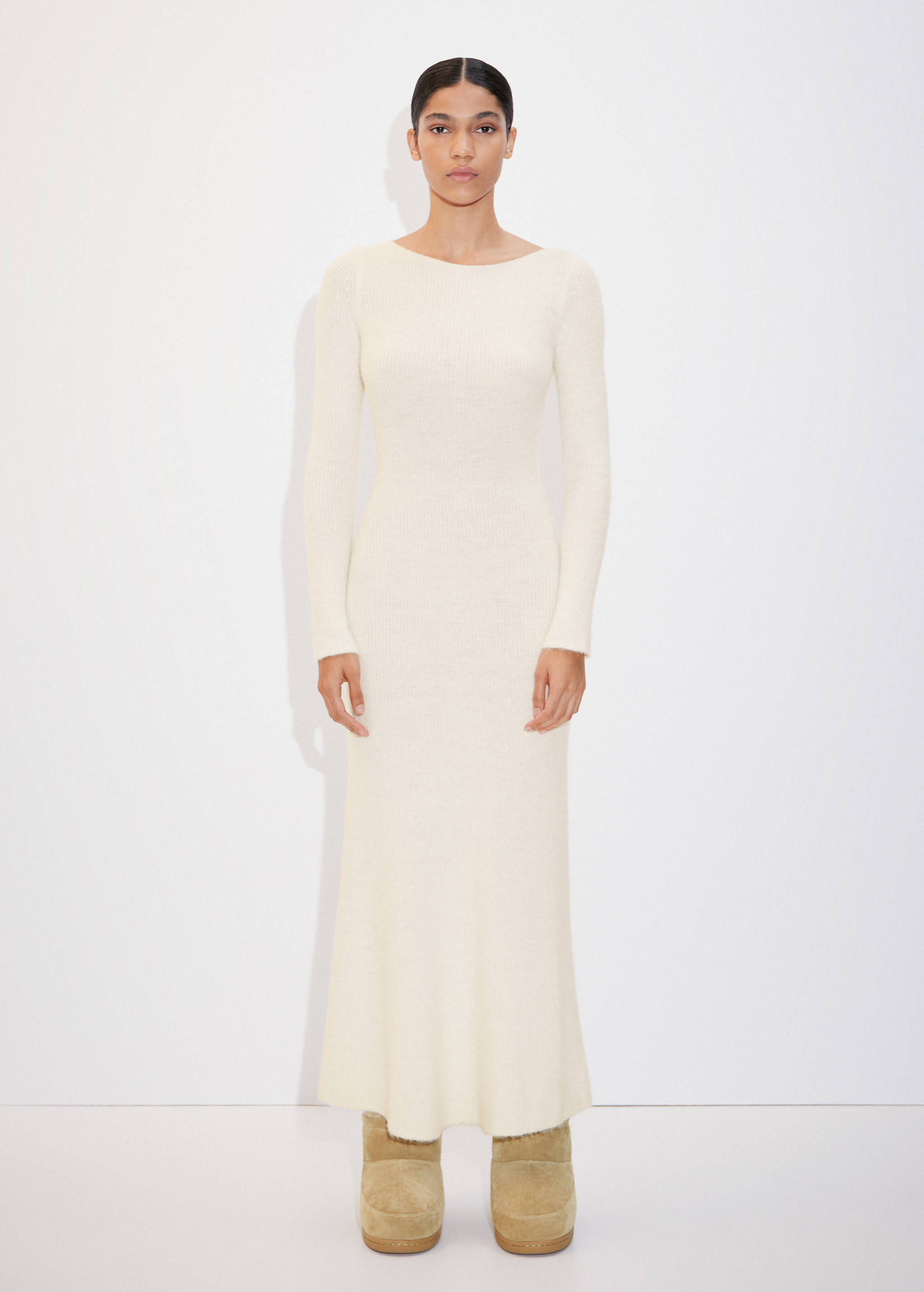 Robe maille dos nu - Plan général