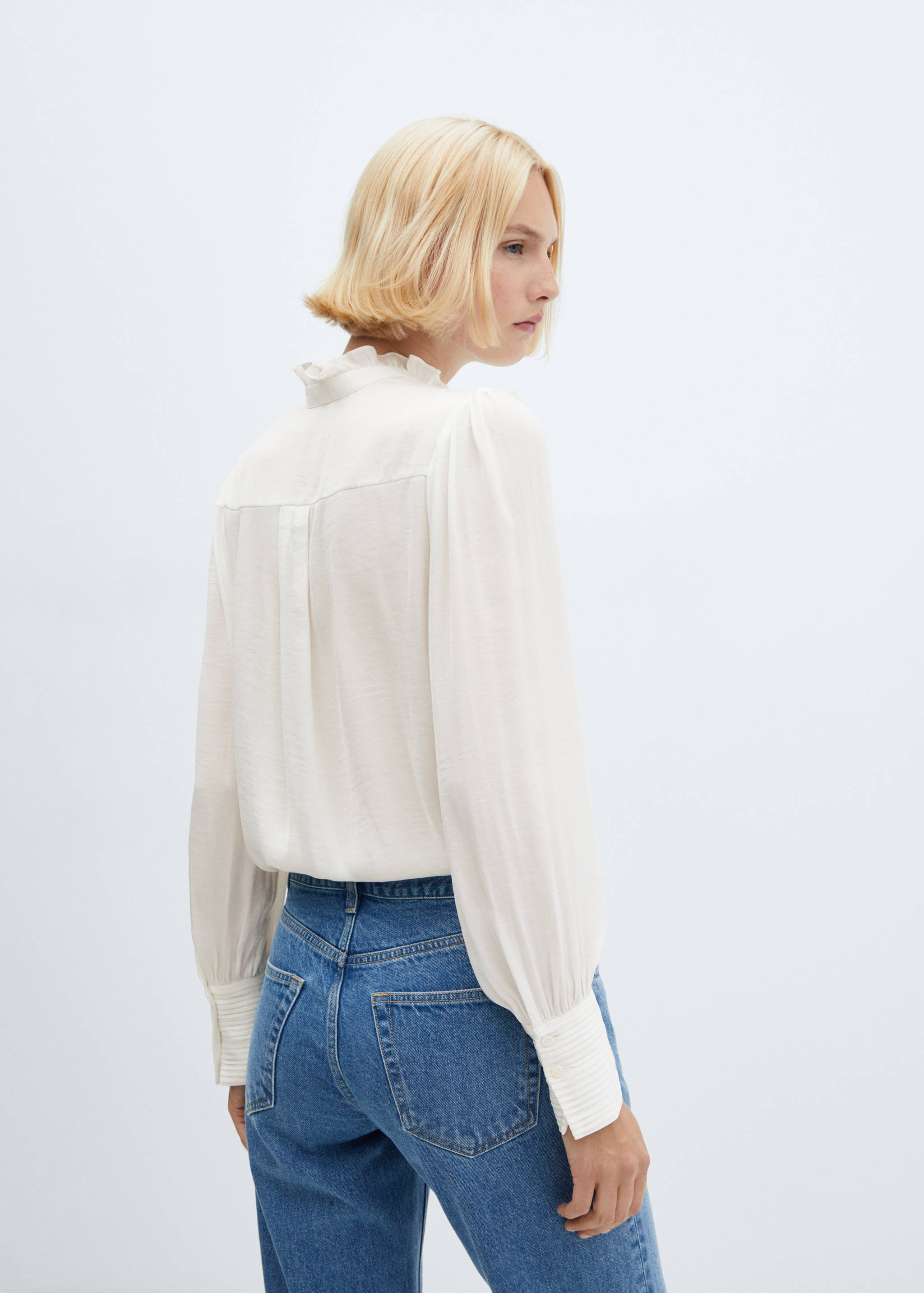 Shirt with ruffle detail - Reverse of the article