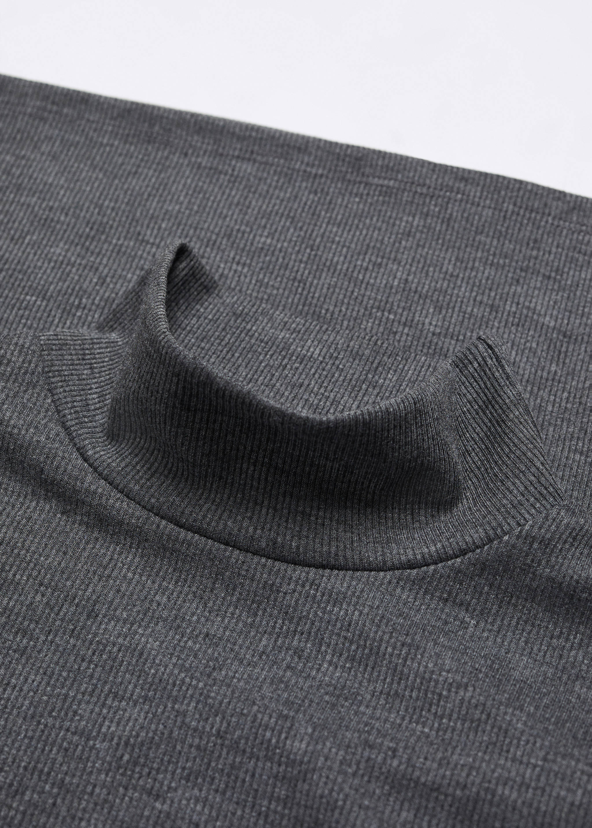 Camiseta cuello alto - Detalle del artículo 8