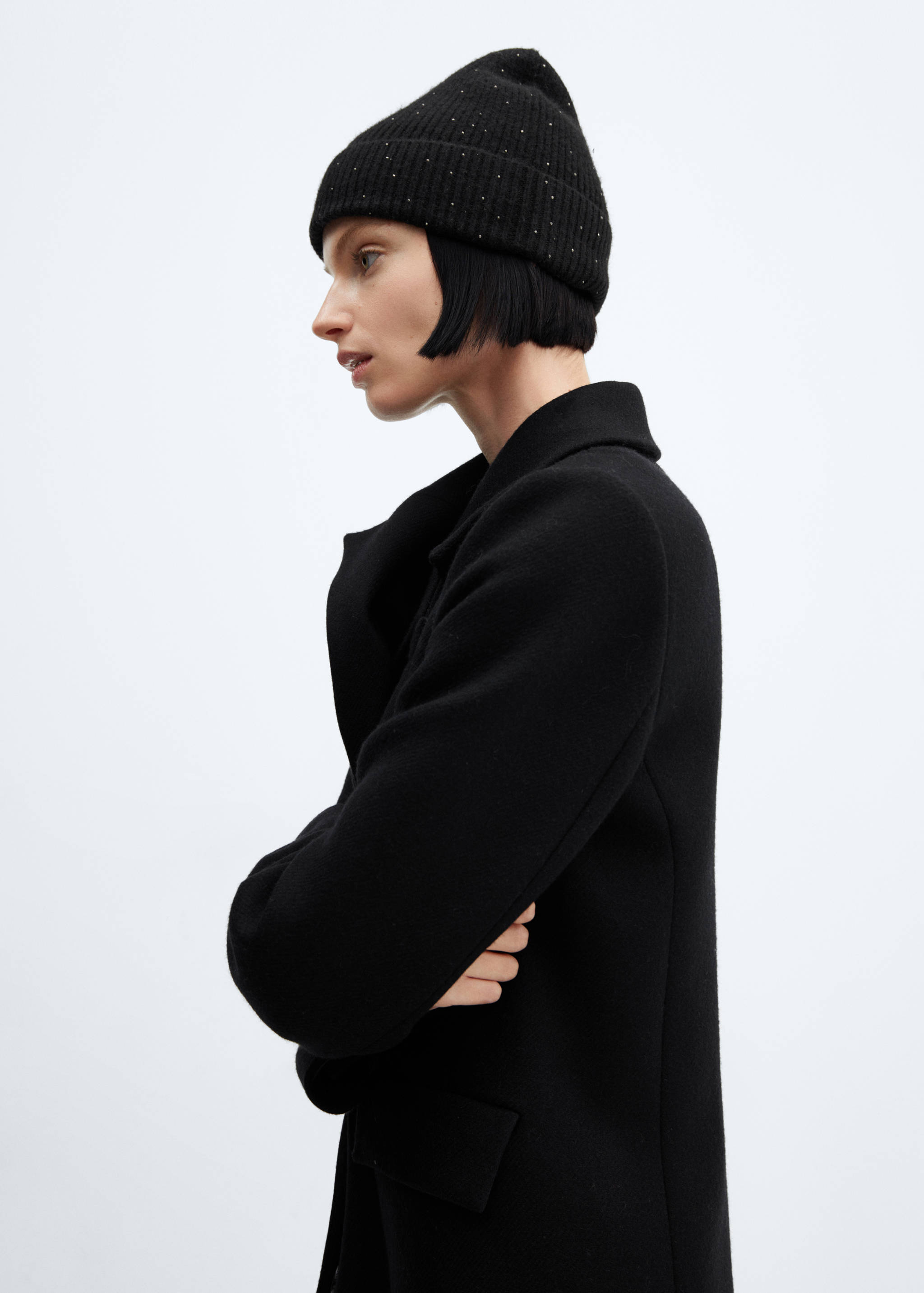 Вязаная шапка со стразами - Общий план