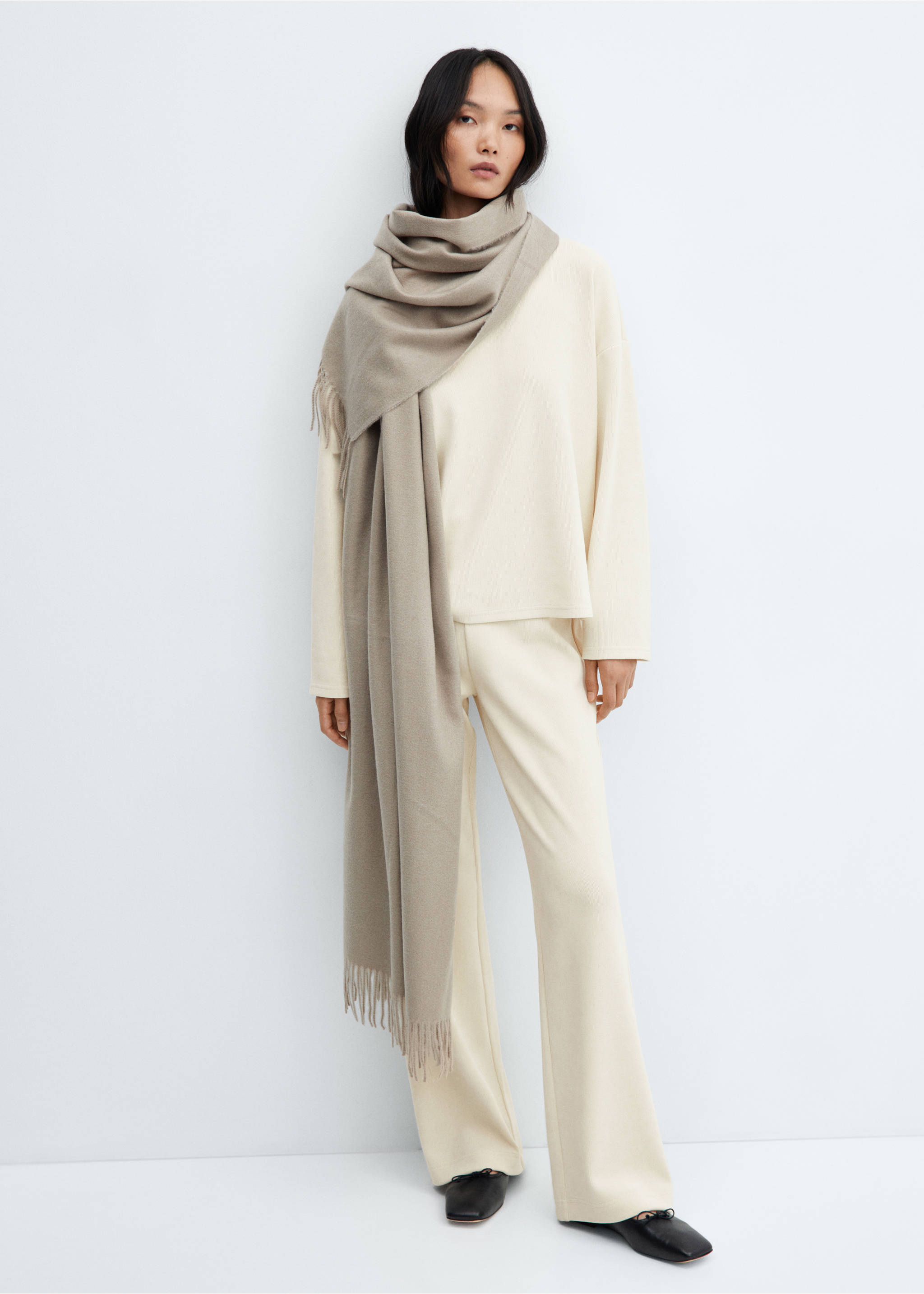 Corduroy sweatshirt with perkins neck - Details of the article 2, Ecru. Ref: 57057742-00.