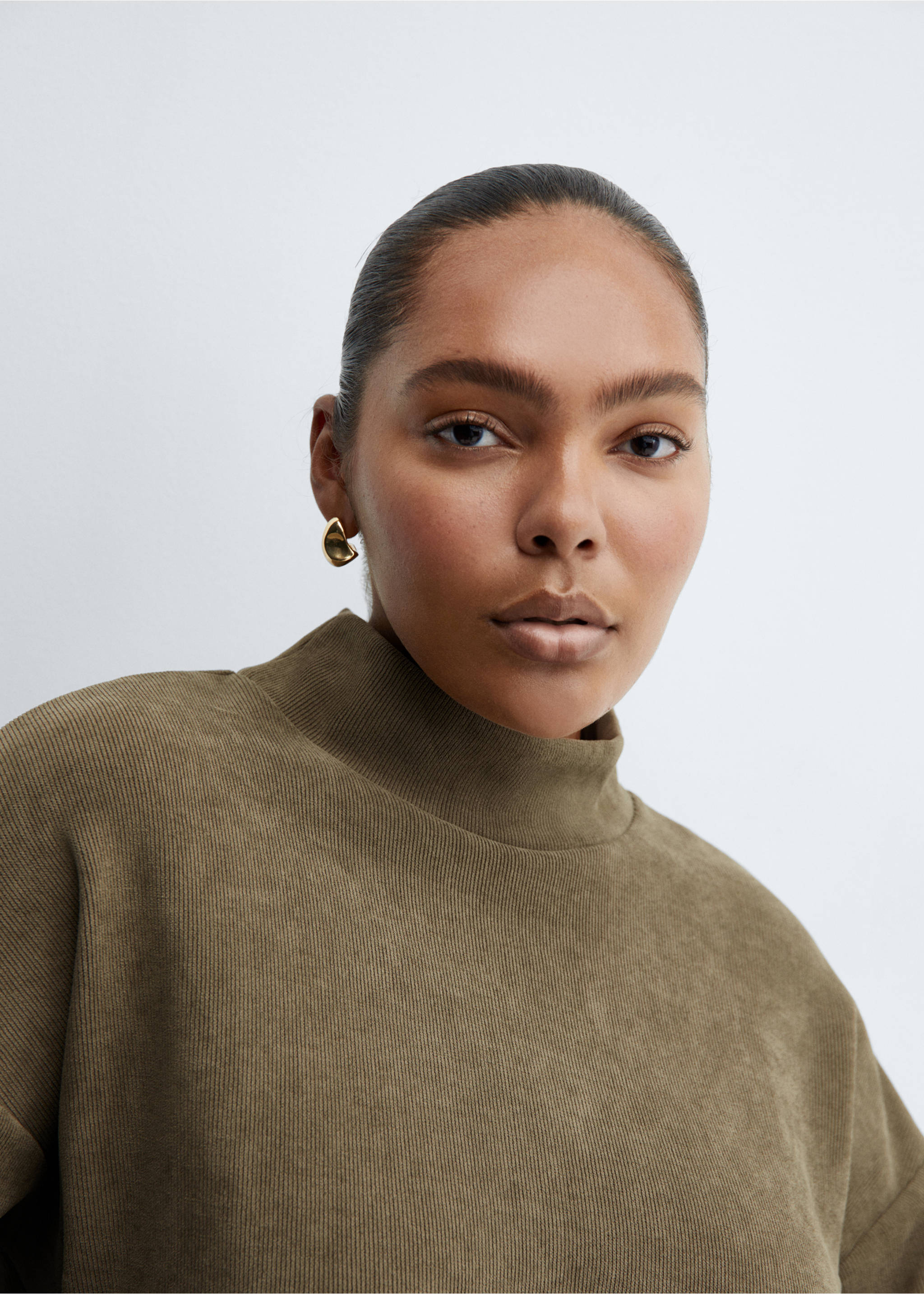 Corduroy sweatshirt with perkins neck - Details of the article 4, Charcoal. Ref: 57057742-00.