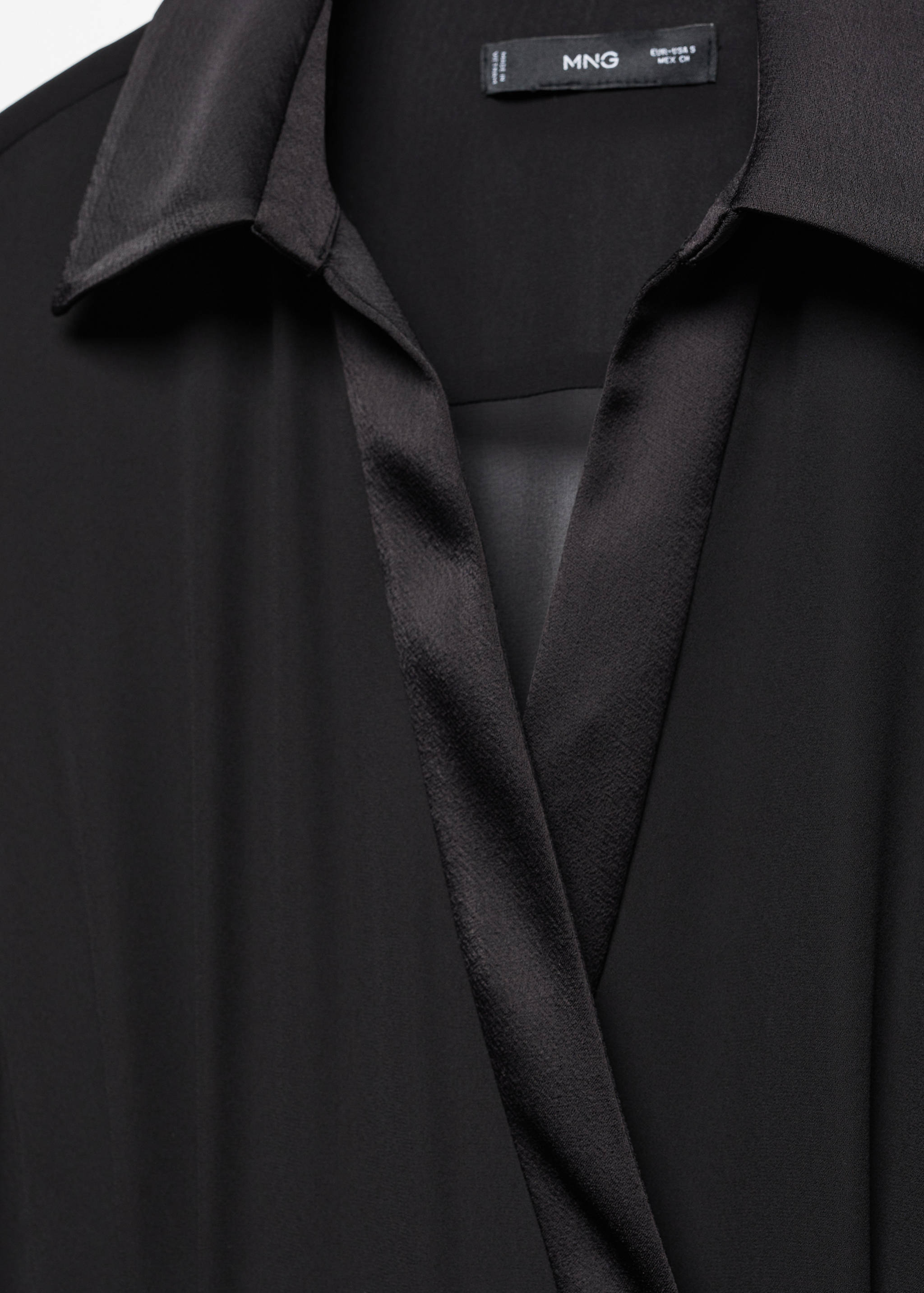 Long jumpsuit with shirt collar - Details of the article 8