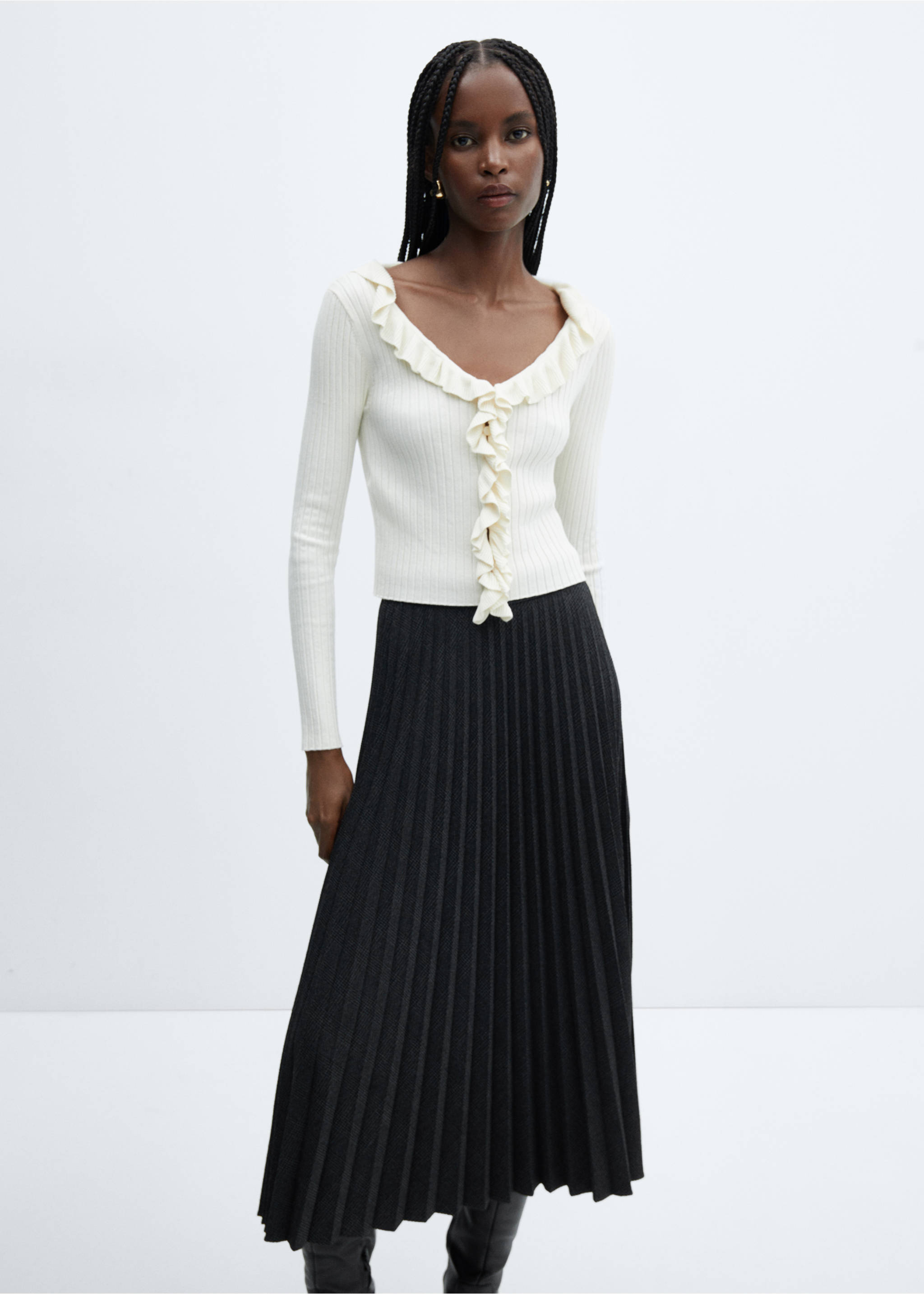 Checked pleated skirt - Details of the article 1, Black. Ref: 57058271-00.