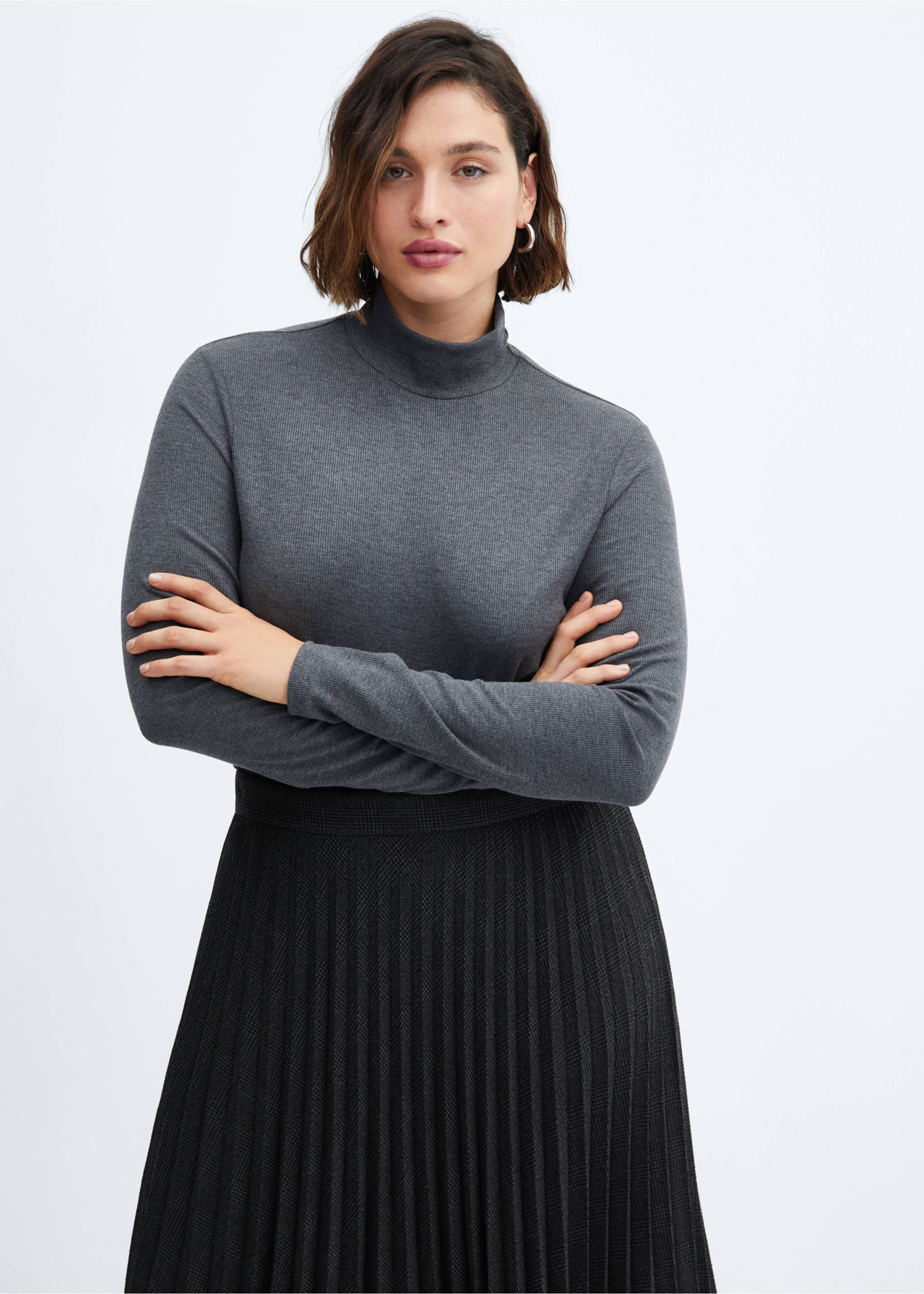 Checked pleated skirt - Details of the article 5, Black. Ref: 57058271-00.
