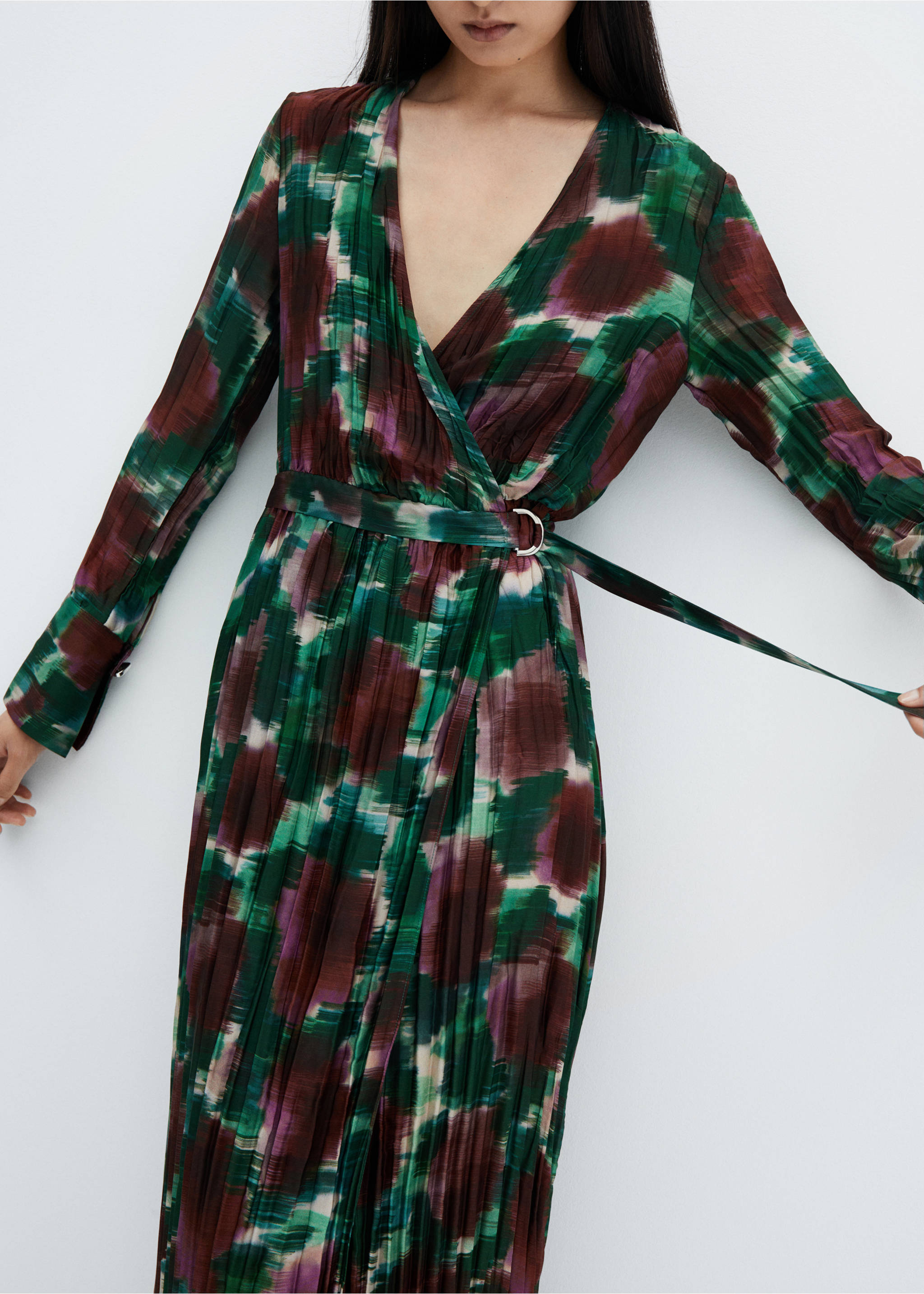 Pleated wrap dress - Details of the article 3, Green. Ref: 57058278-00.