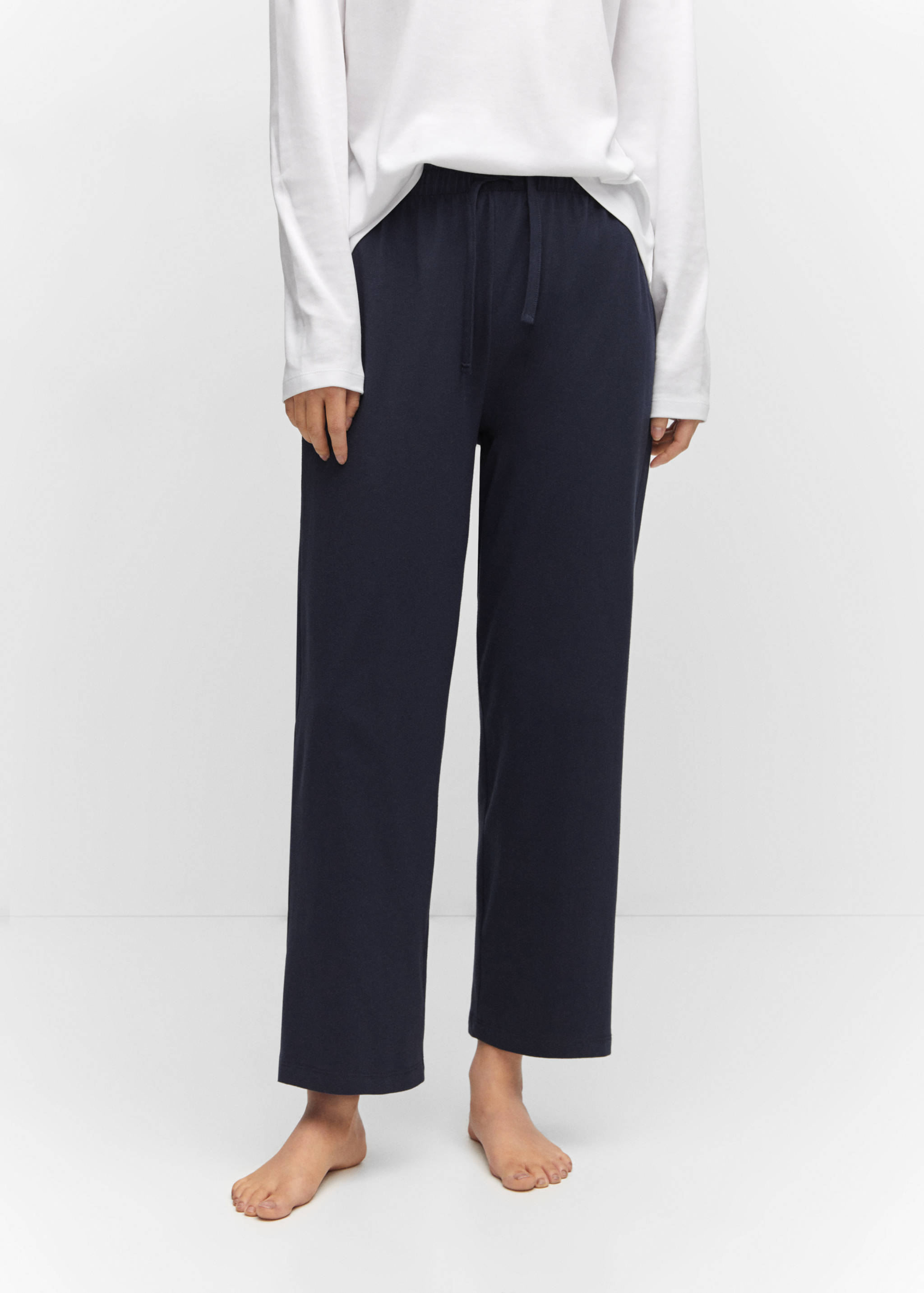 Трикотажные брюки из хлопка - Средний план