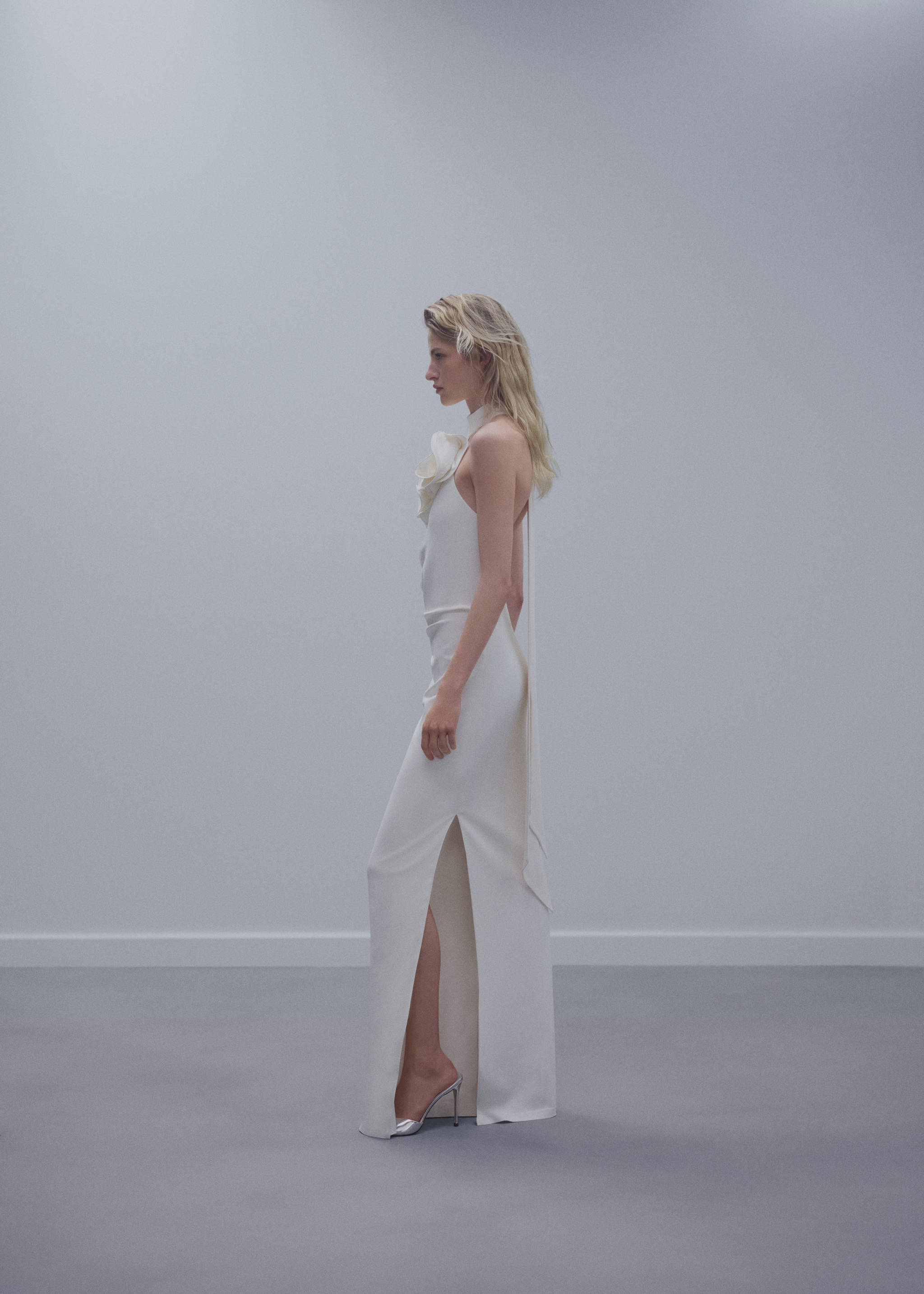 Maxi flower dress with opening - Details of the article 2