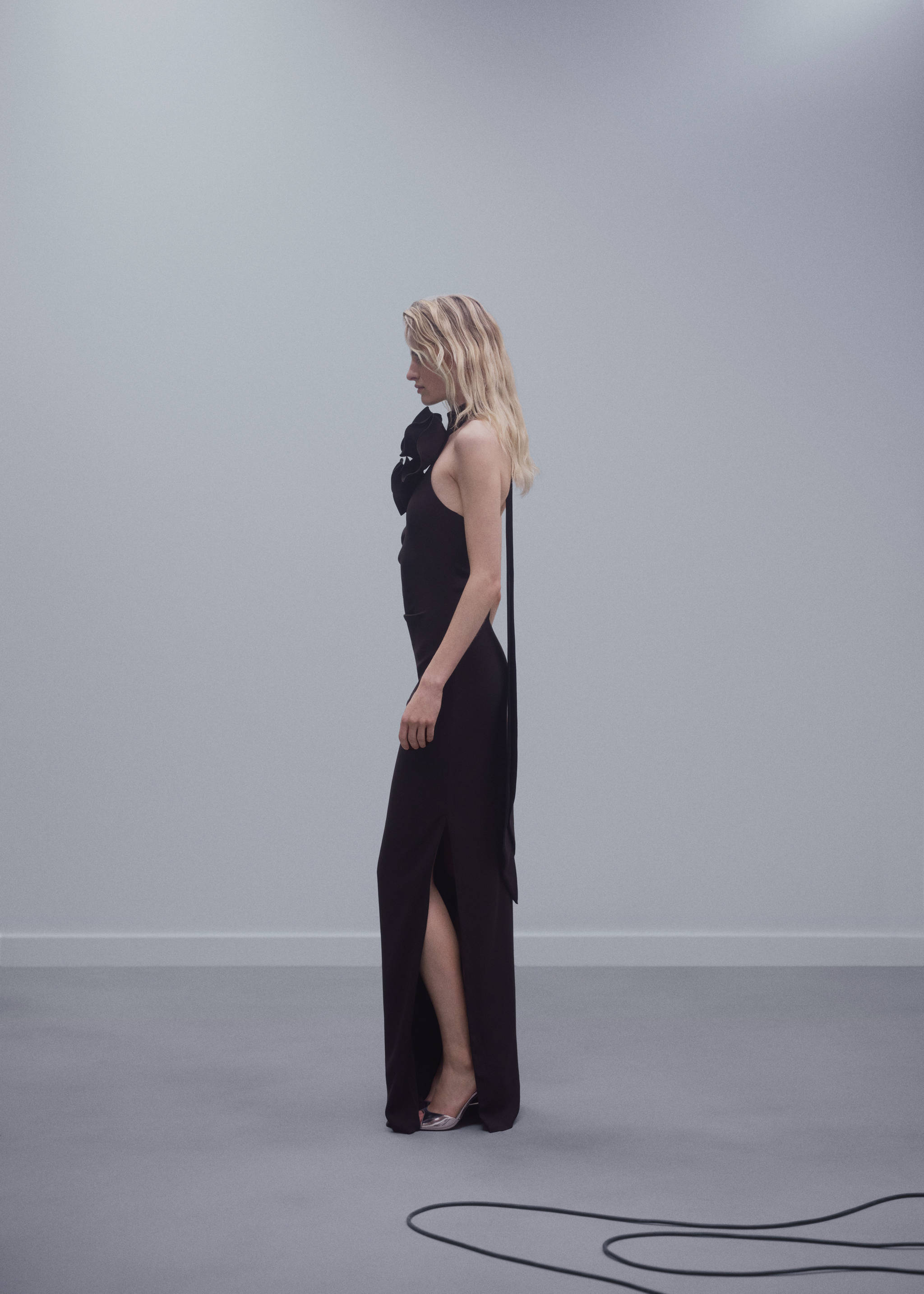 Maxi flower dress with opening - Details of the article 2