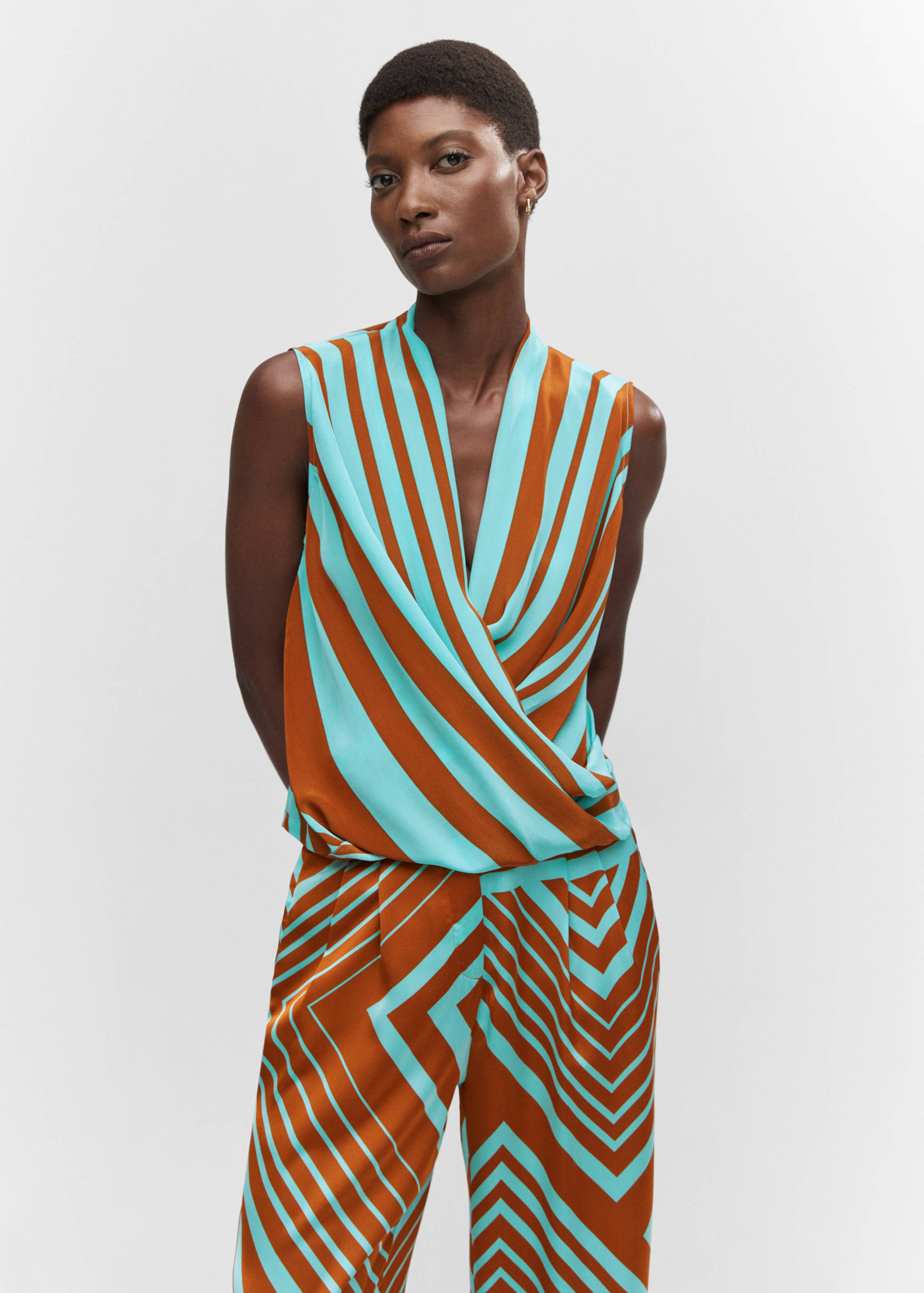 Blusa cruzada rayas - Plano medio