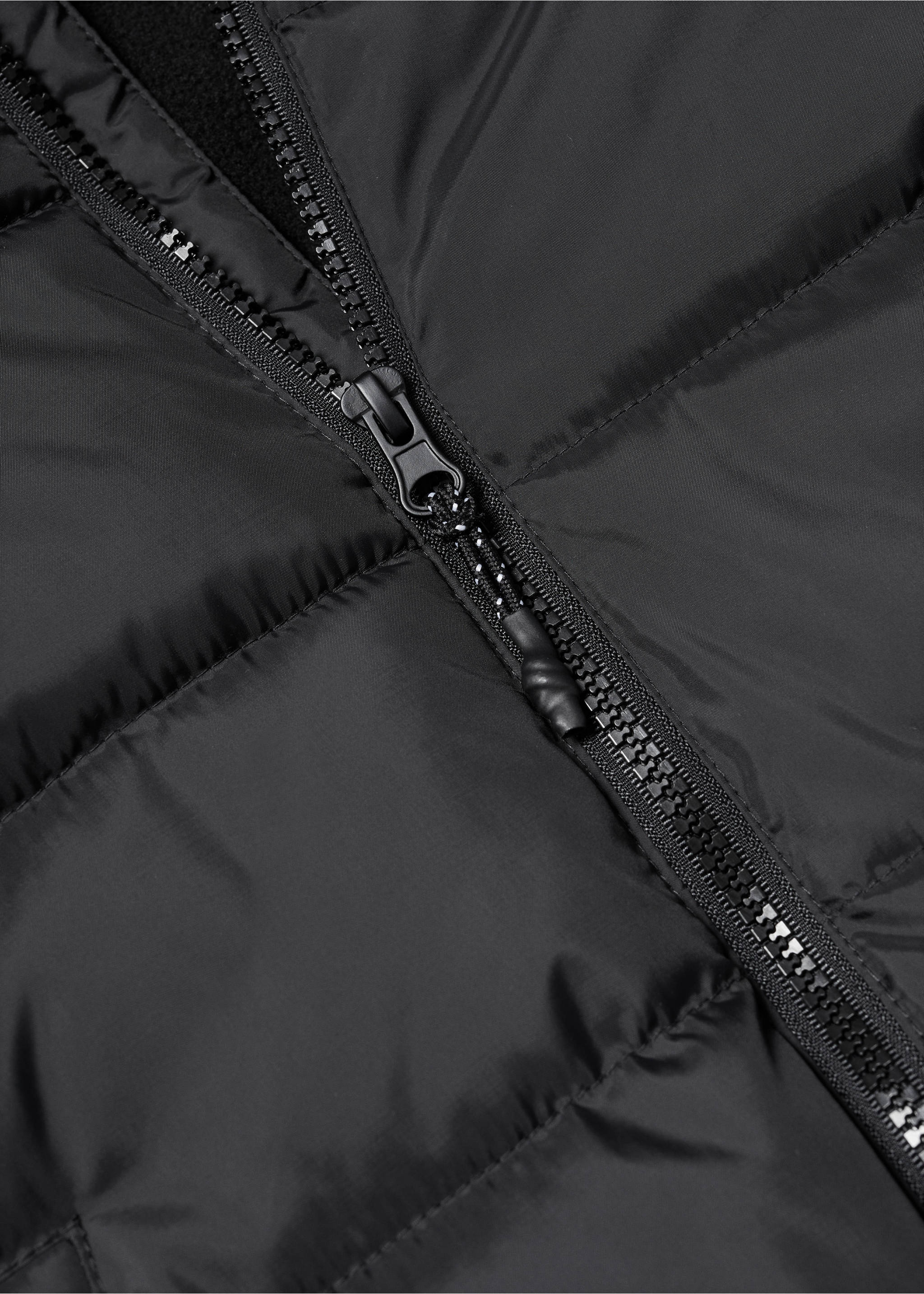 Hood puffer coat - Details of the article 8, Black. Ref: 57063253-00.