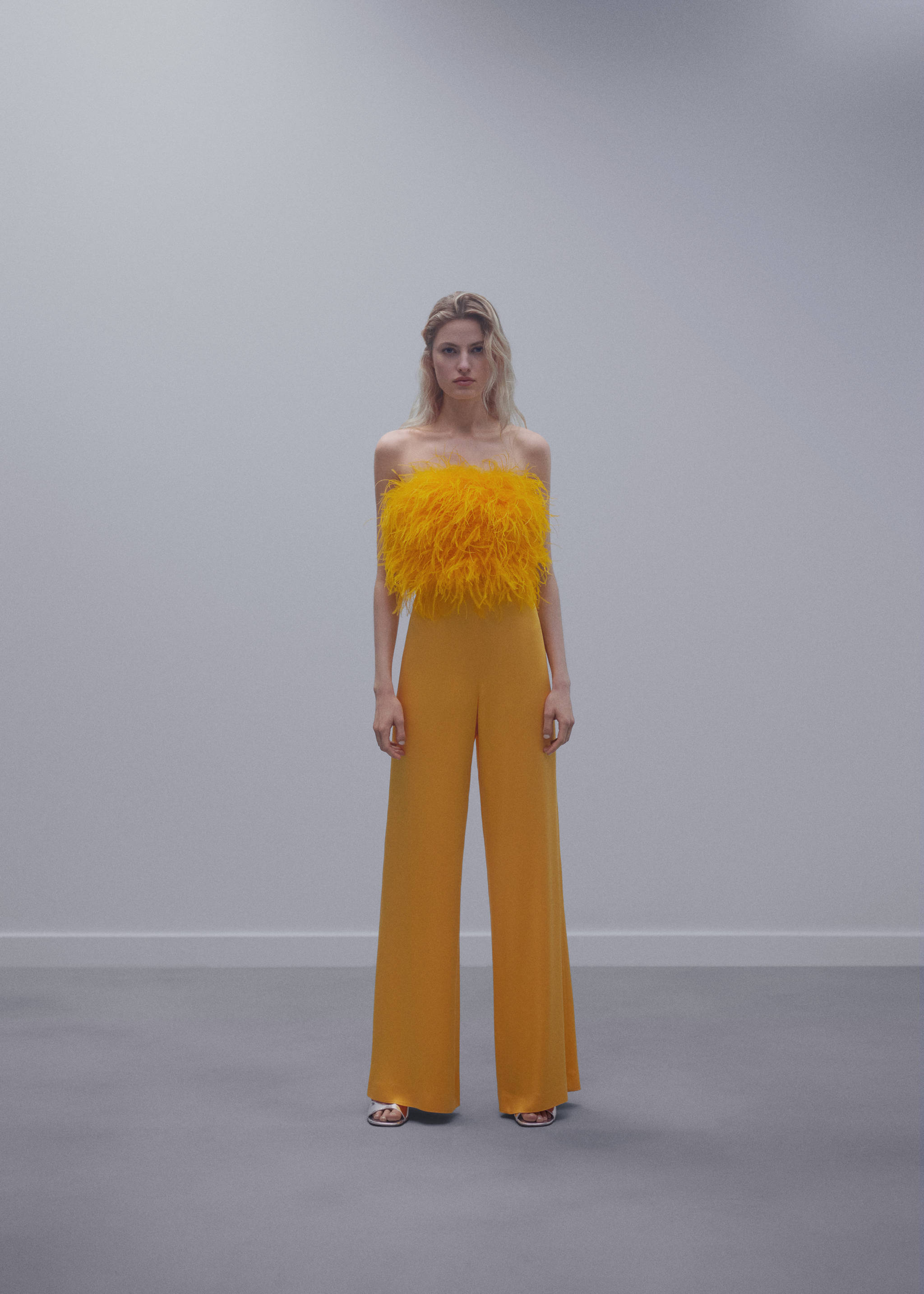 Feather bandeau-style top - General plane