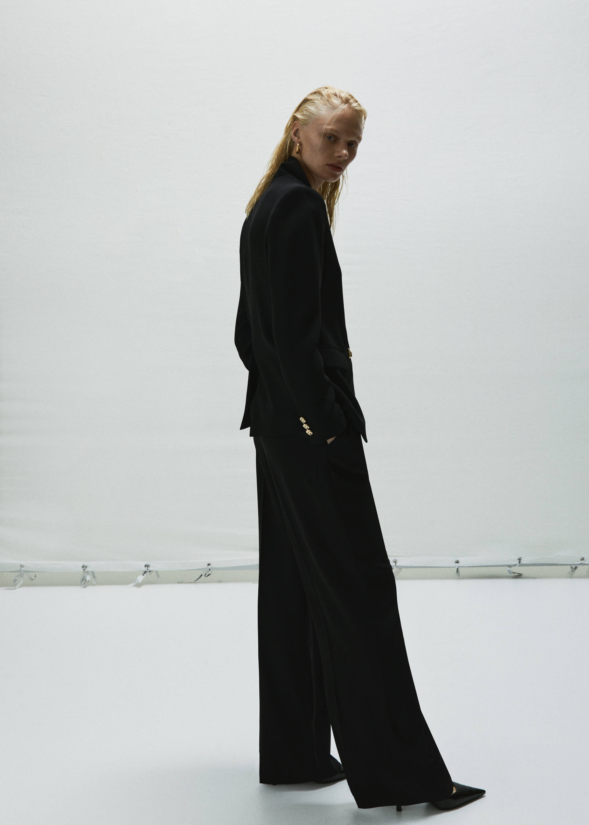 Wide leg pleated trousers - Details of the article 7