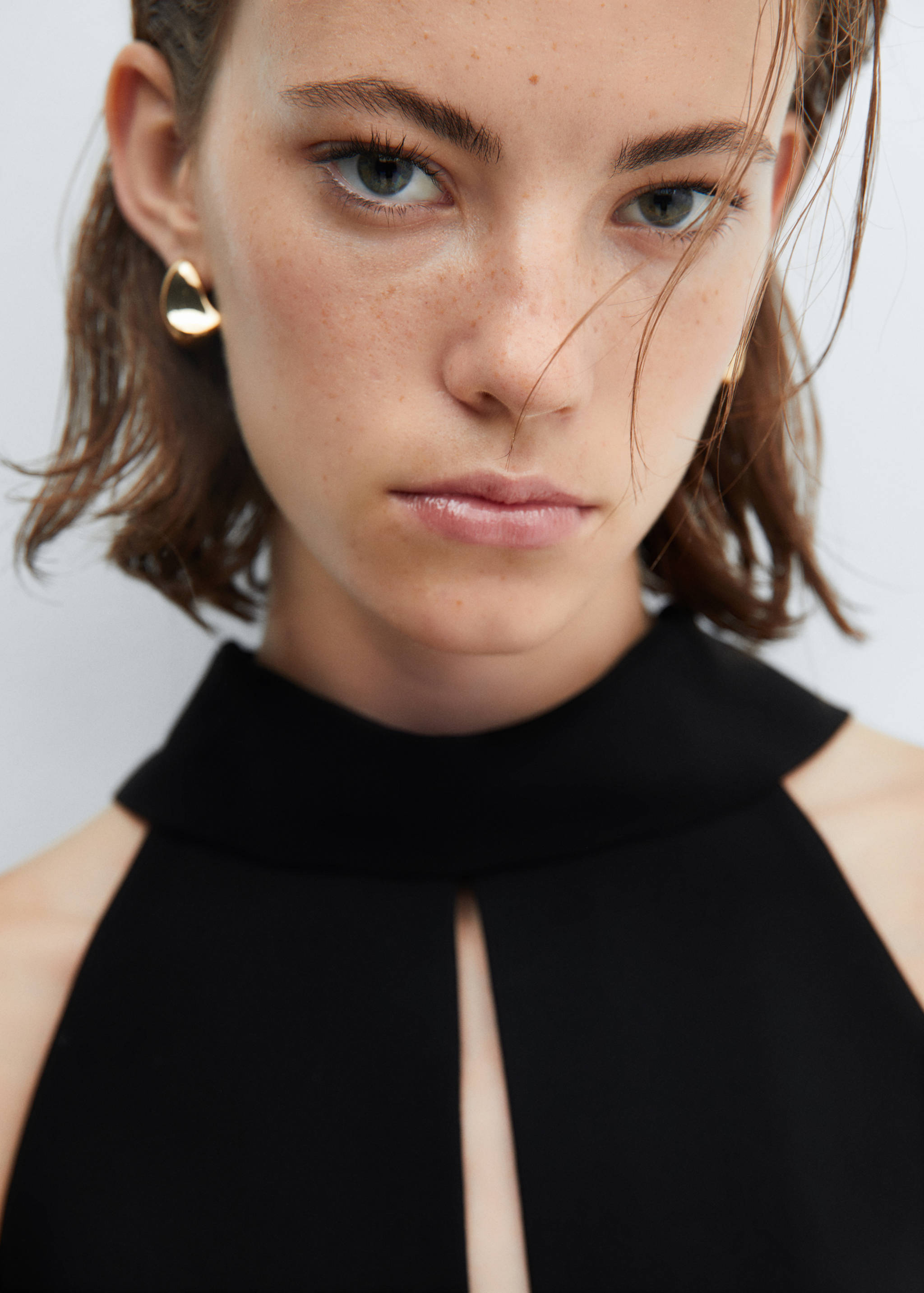 Halter-neck dress with bow - Details of the article 1