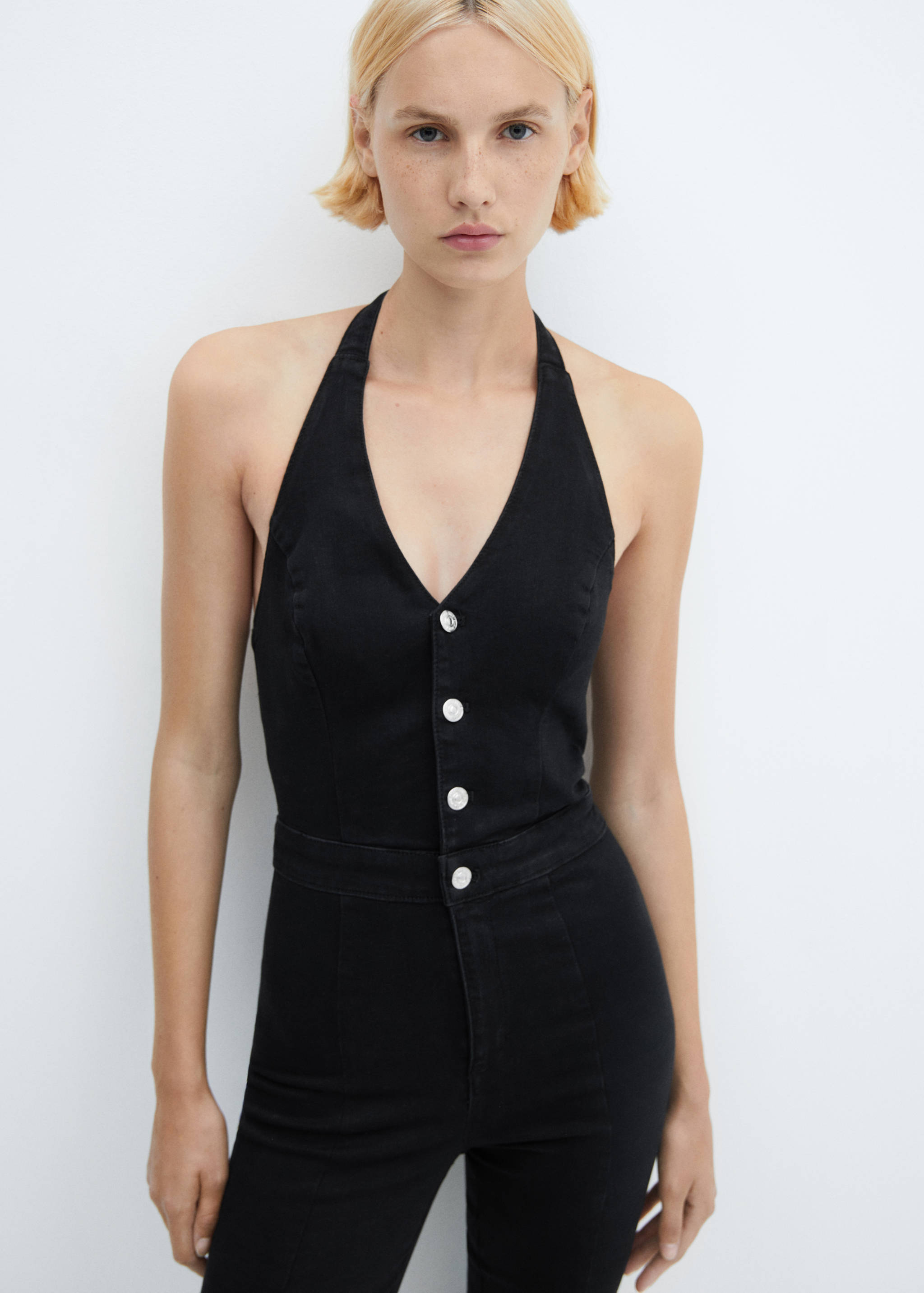Mono vaquero cuello halter - Plano medio