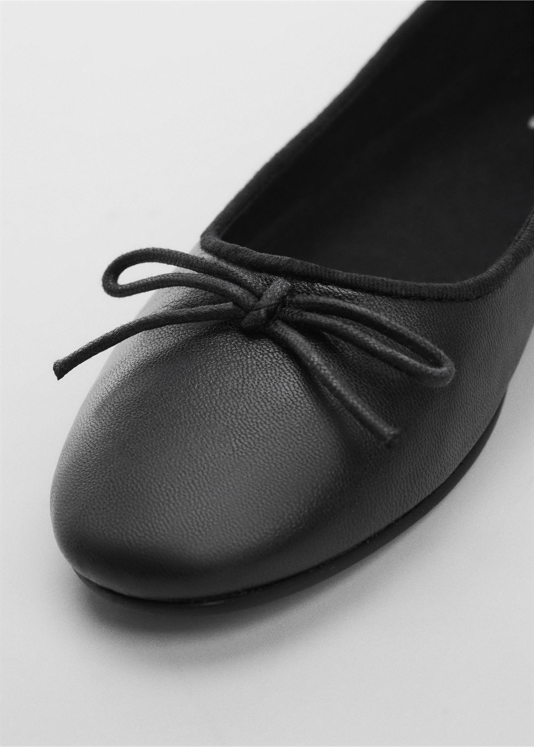 Leather ballet flats with bow - Details of the article 2, Black. Ref: 57063812-00.