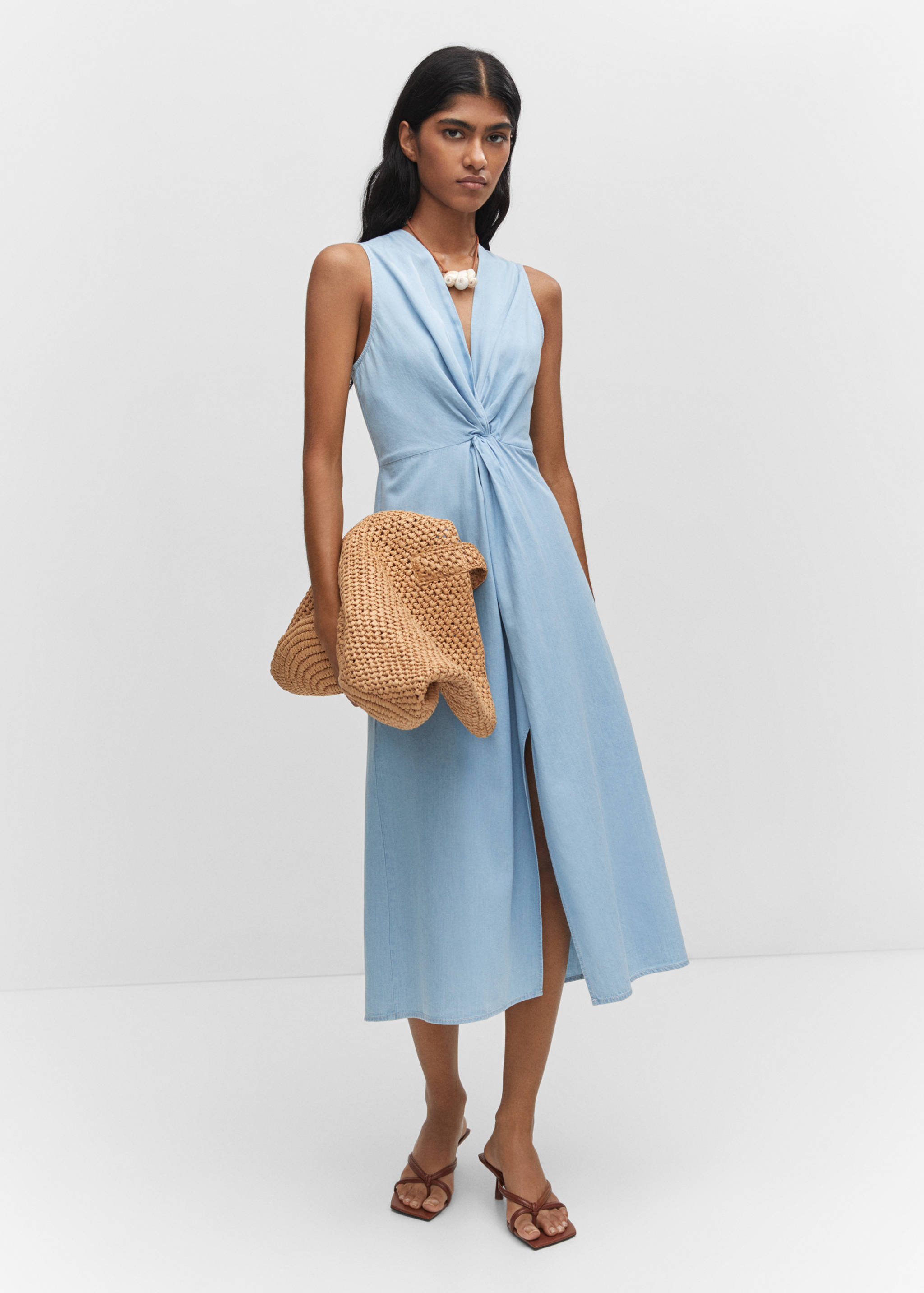 Vestido midi nudo - Plano general
