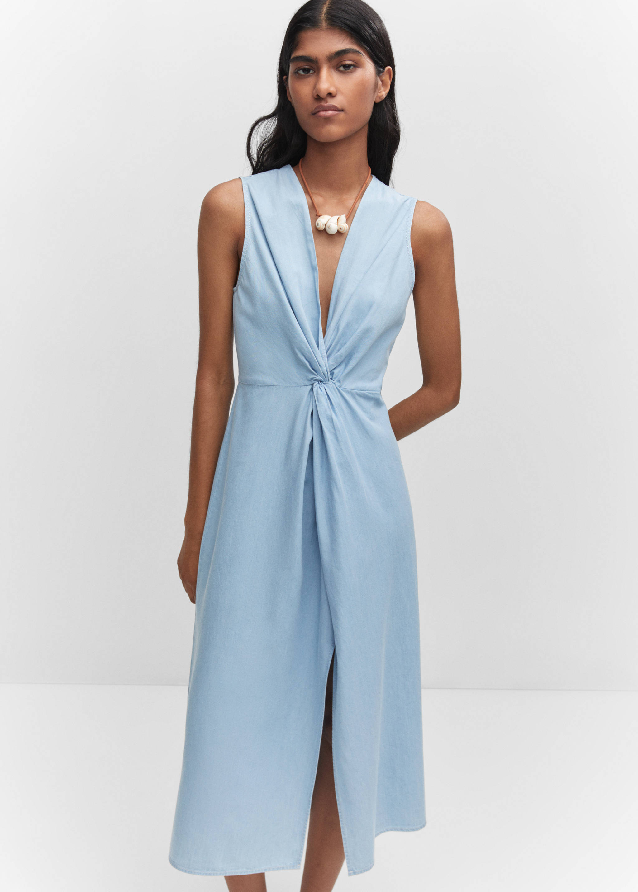 Vestido midi nudo - Plano medio