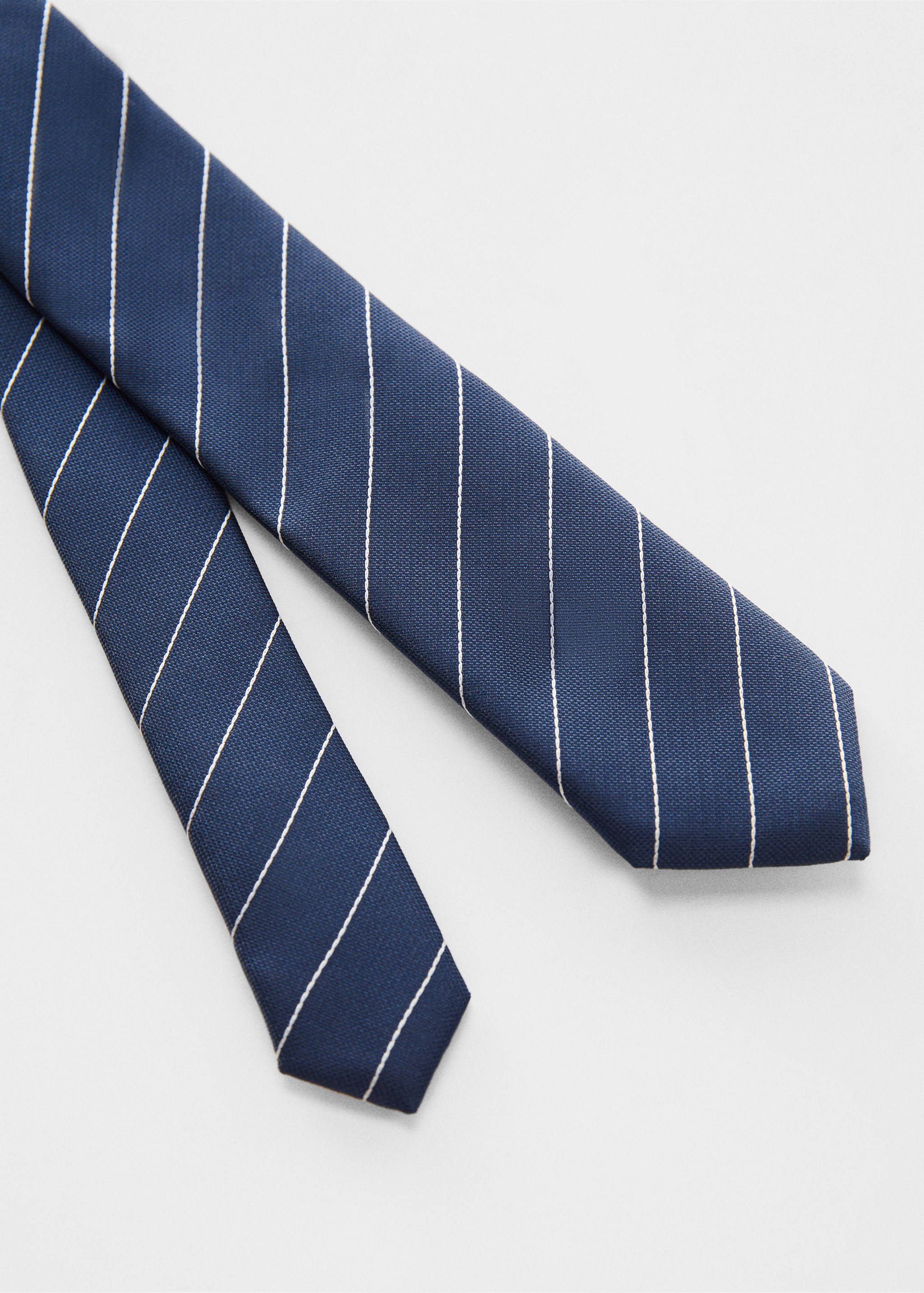 Striped tie - Medium plane