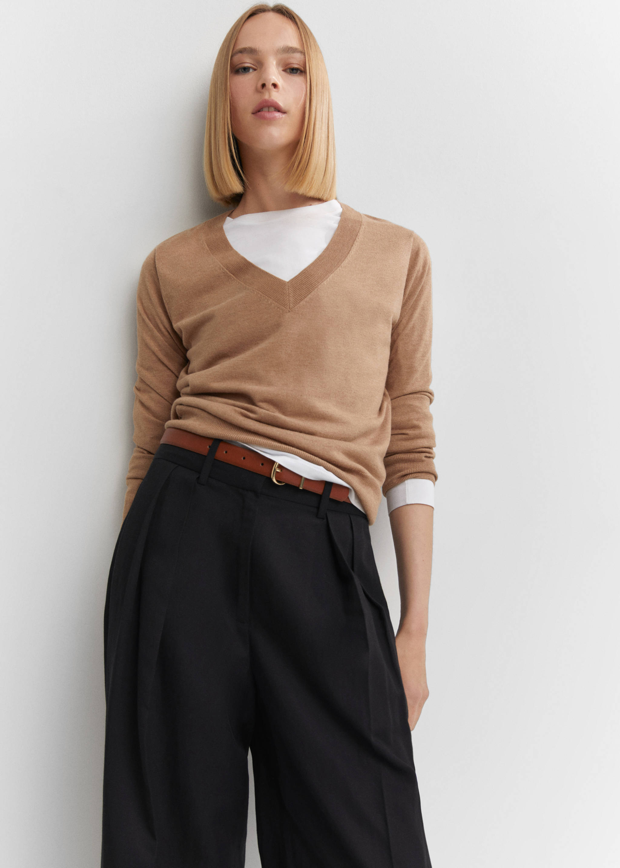 Fine-knit V-neck sweater - Details of the article 2