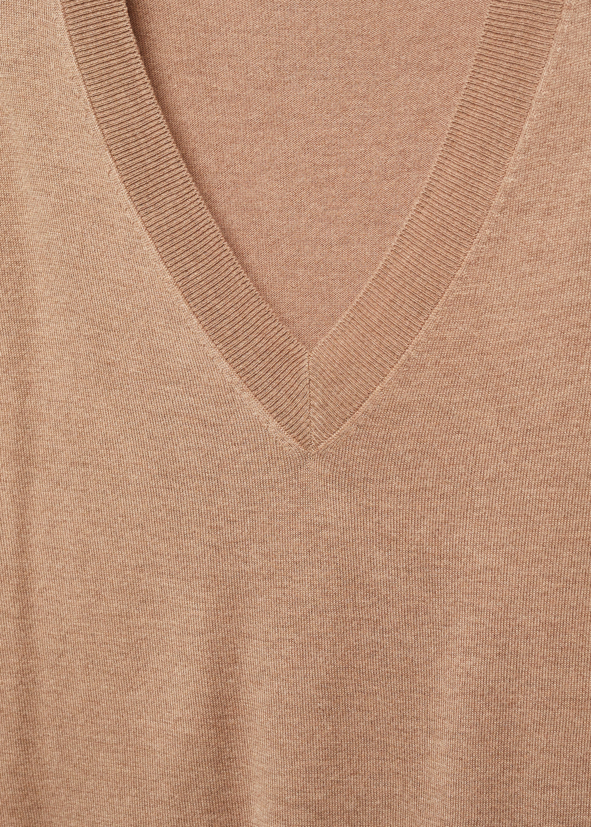 Fine-knit V-neck sweater - Details of the article 8