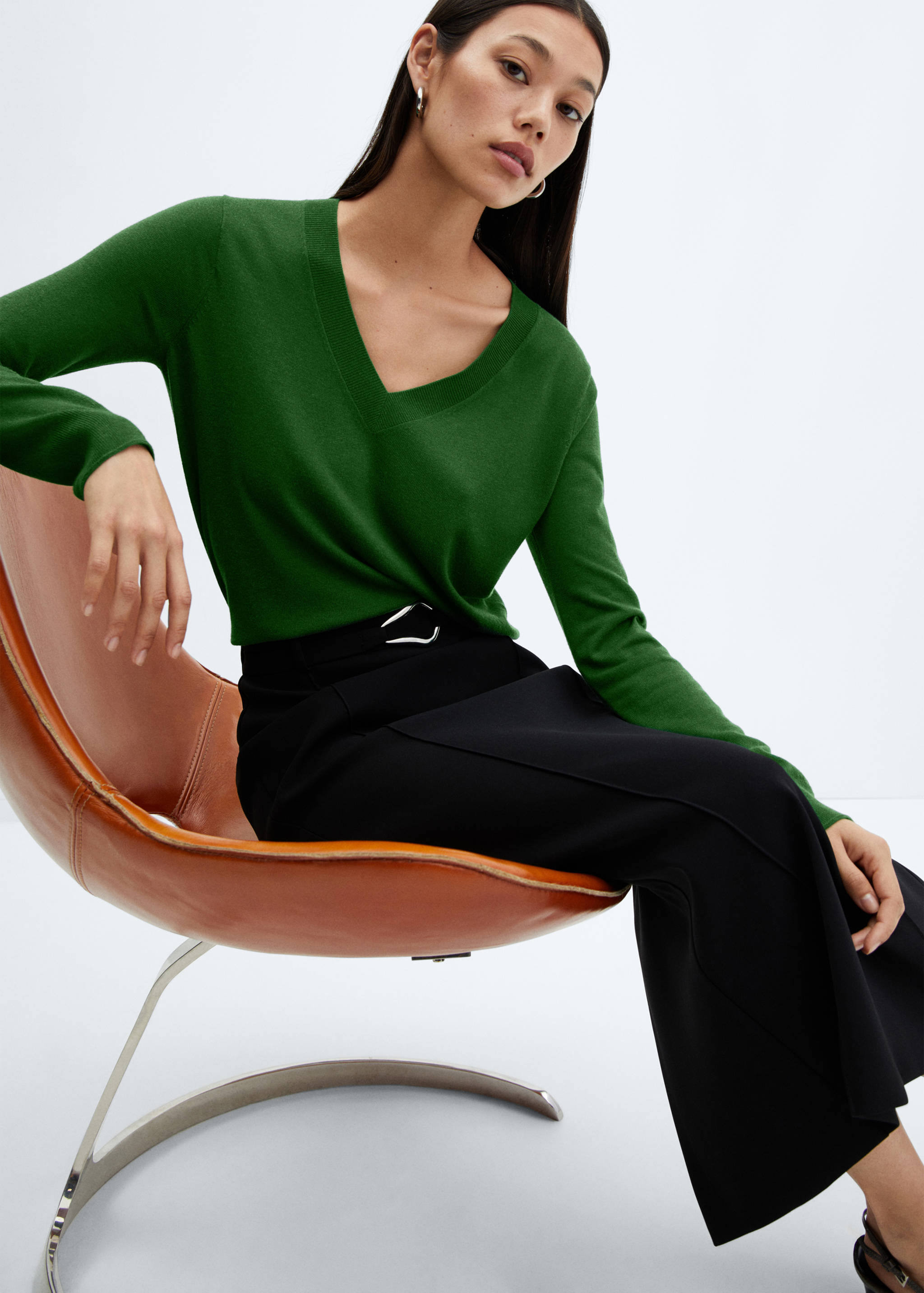 Fine-knit V-neck sweater - Details of the article 2