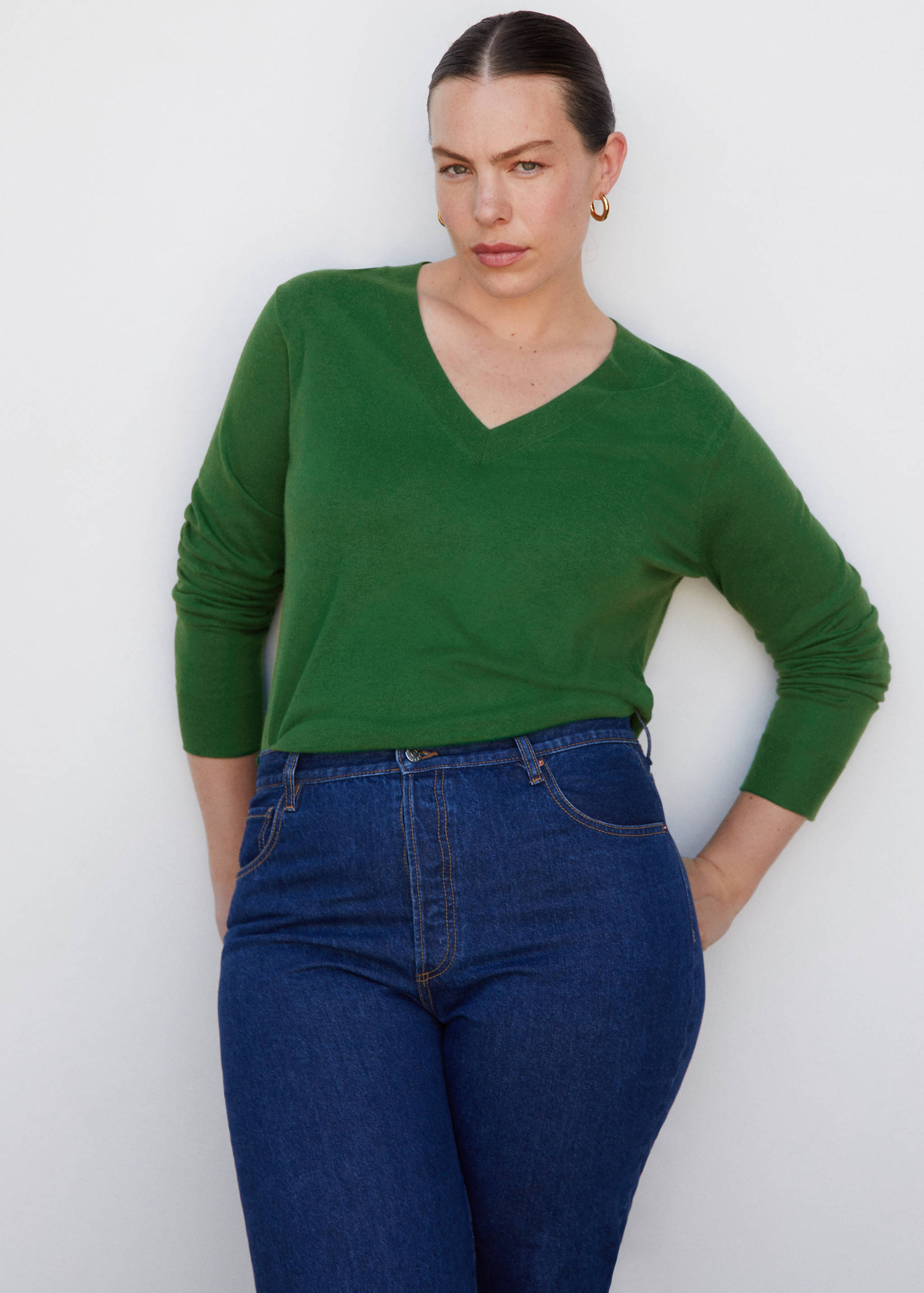 Fine-knit V-neck sweater - Details of the article 5