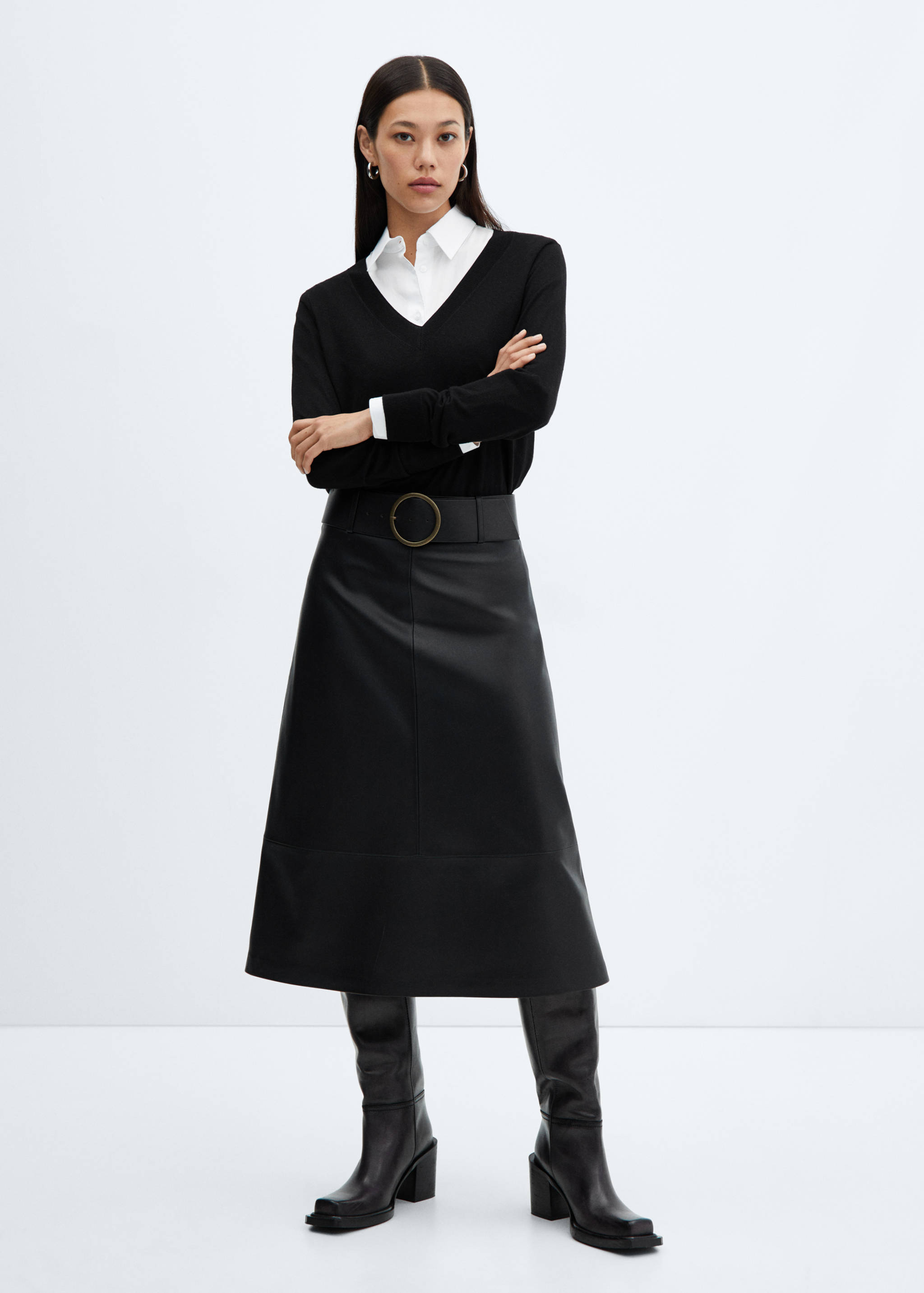 Fine-knit V-neck sweater - General plane