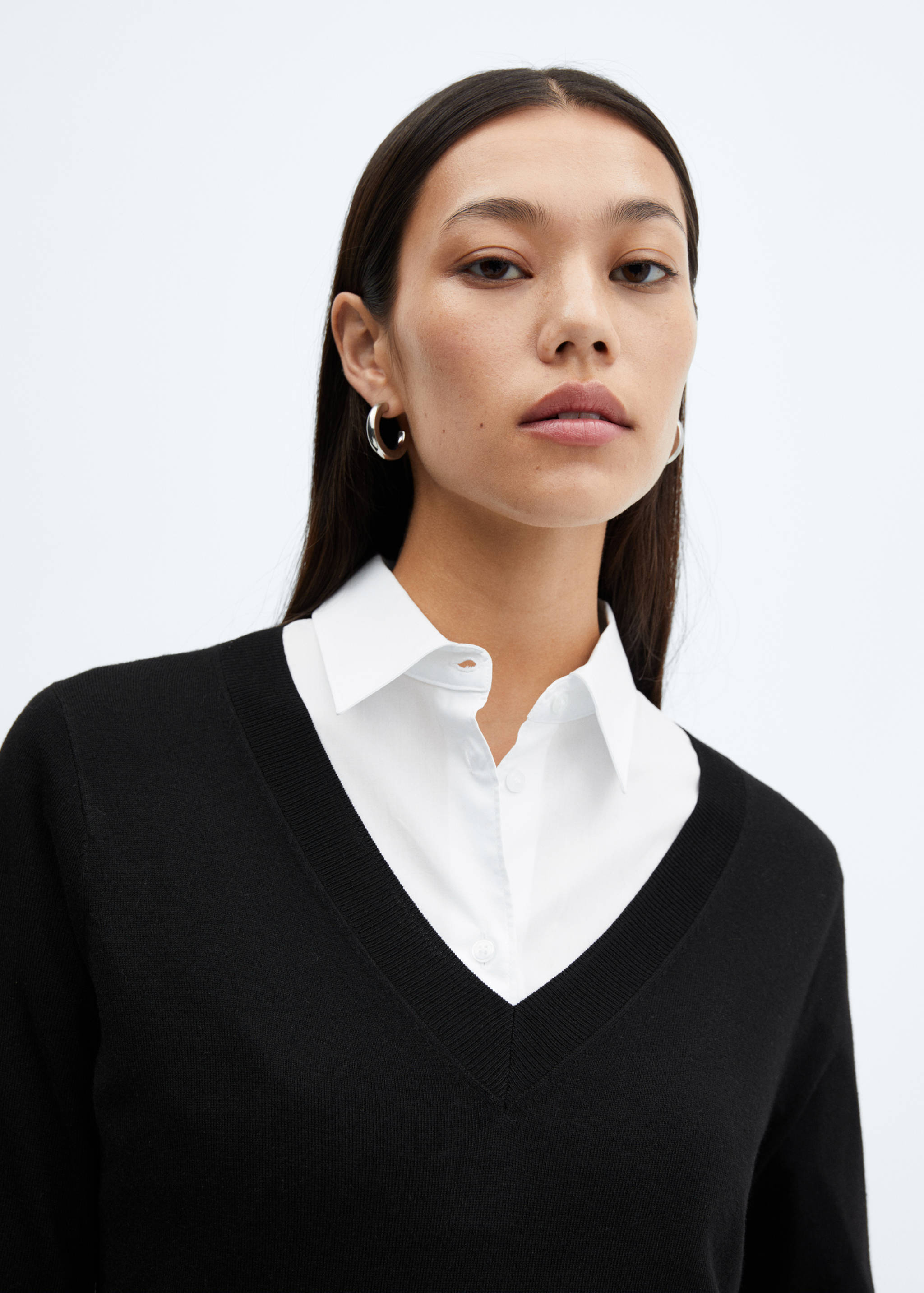 Fine-knit V-neck sweater - Details of the article 1