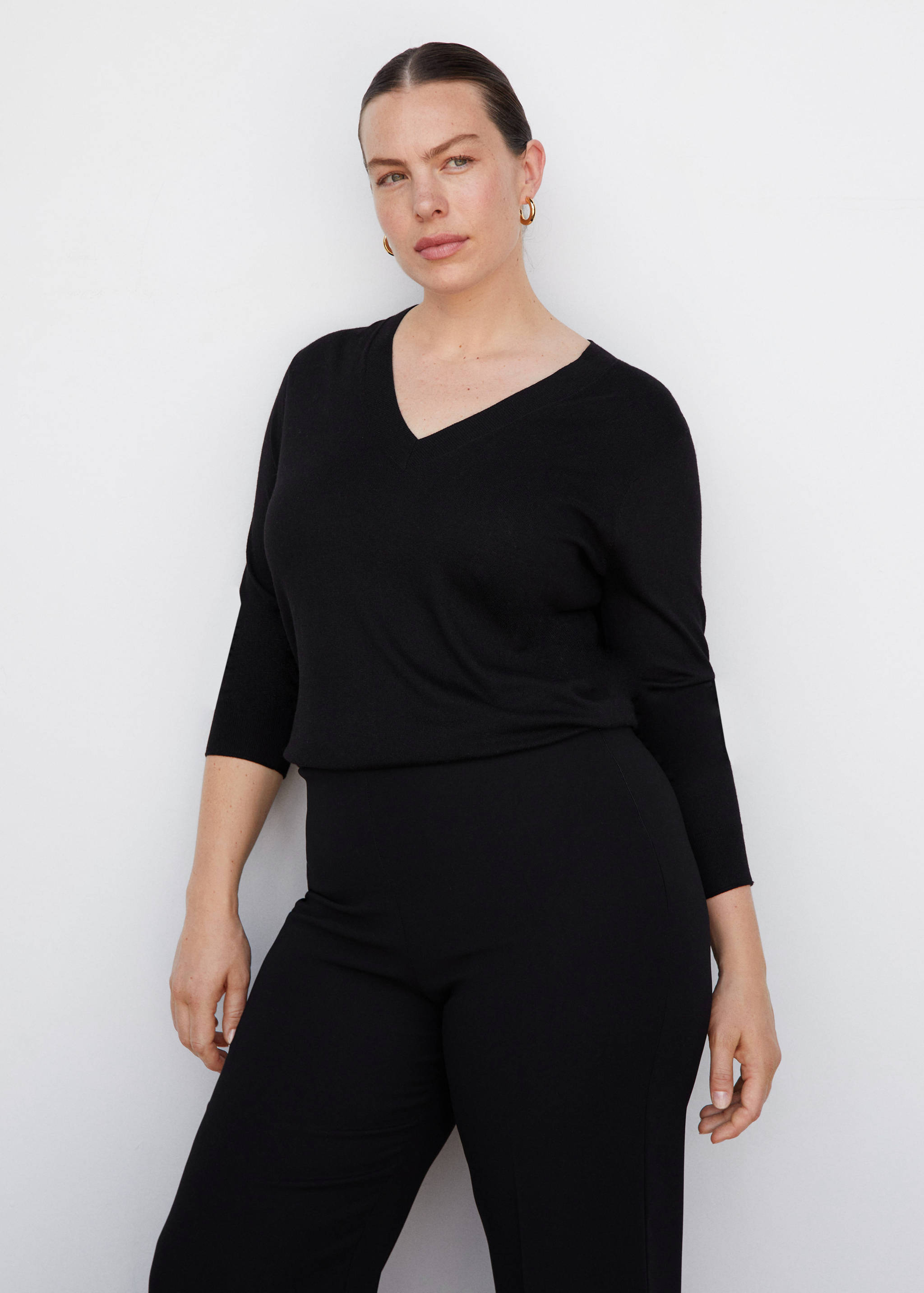 Fine-knit V-neck sweater - Details of the article 5