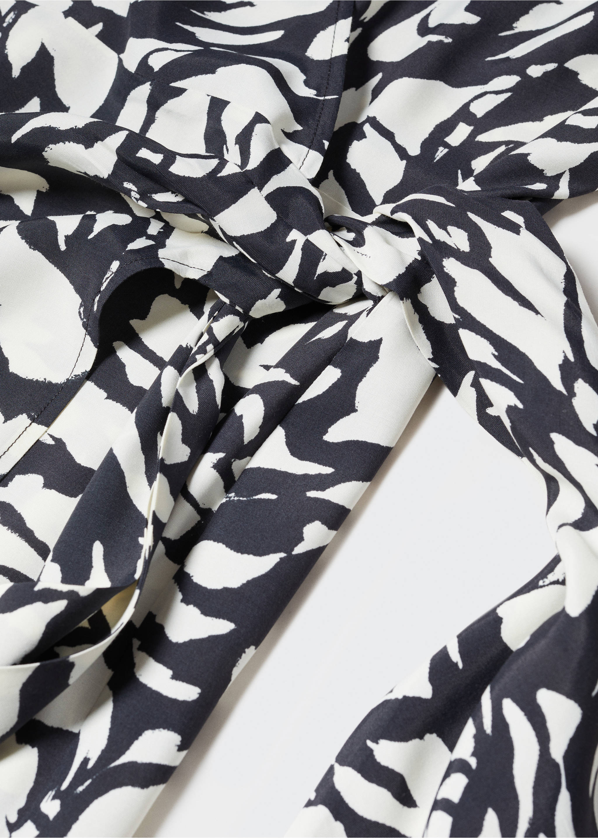 Print wrap dress - Details of the article 8, Black. Ref: 57064409-00.