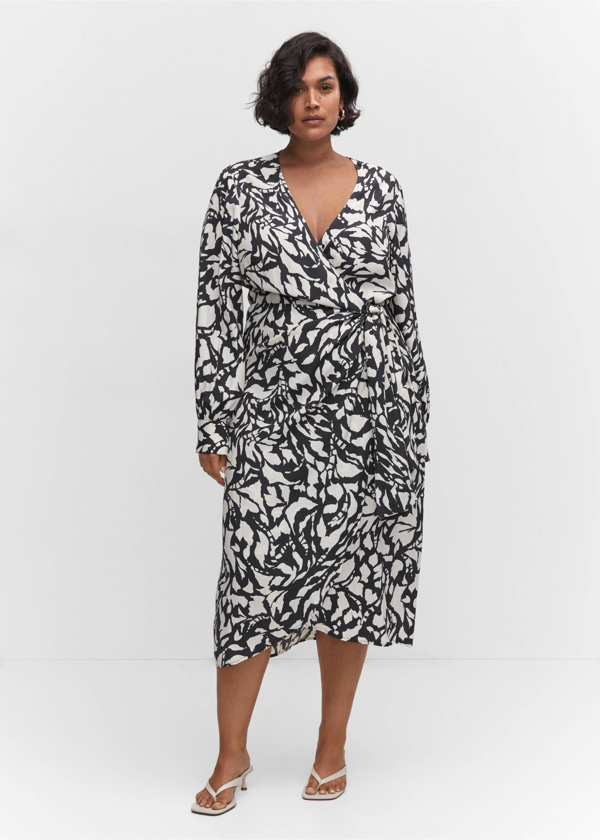 Print wrap dress - Details of the article 3, Black. Ref: 57064409-00.
