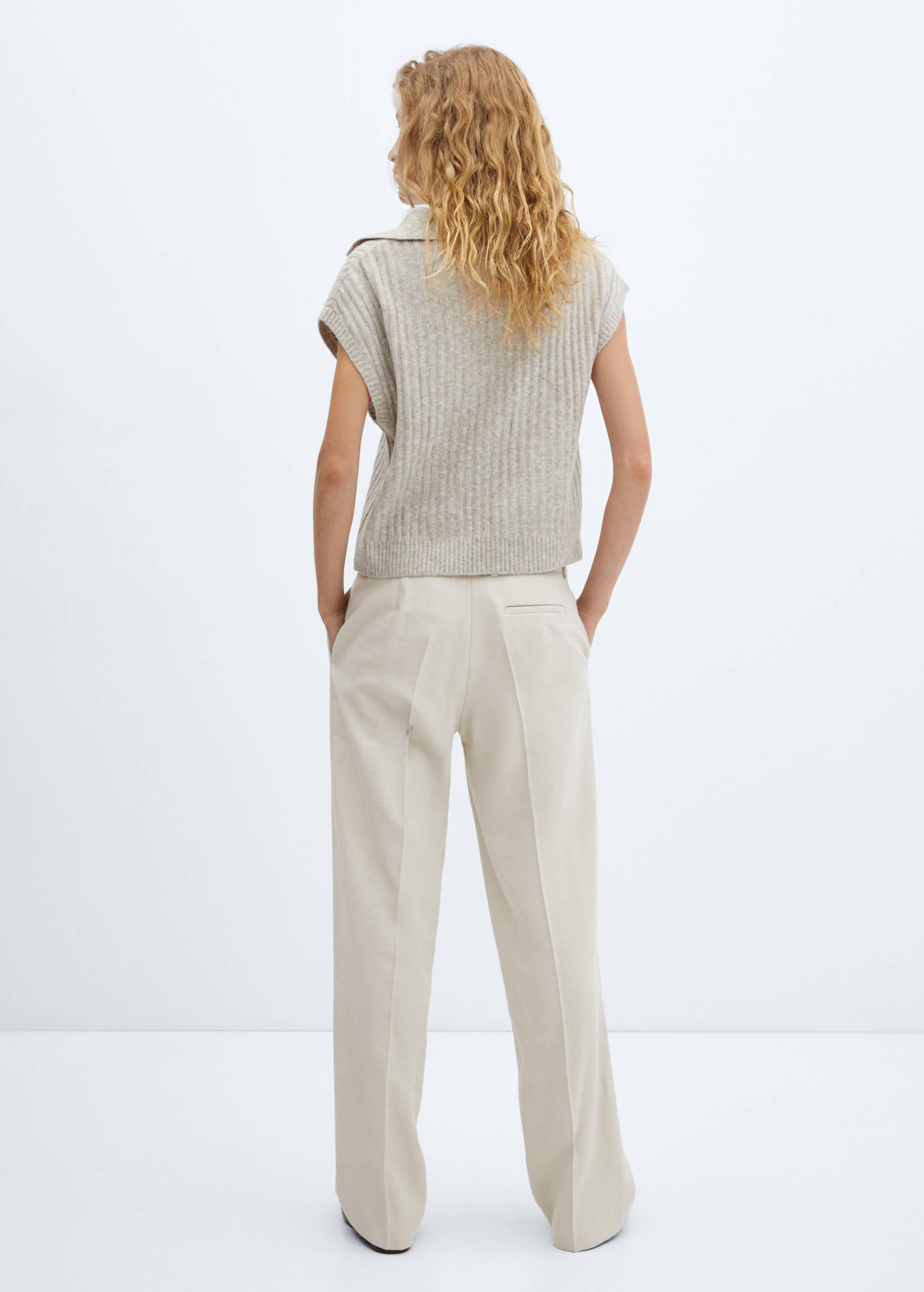 Straight-fit pleated trousers - Reverse of the article