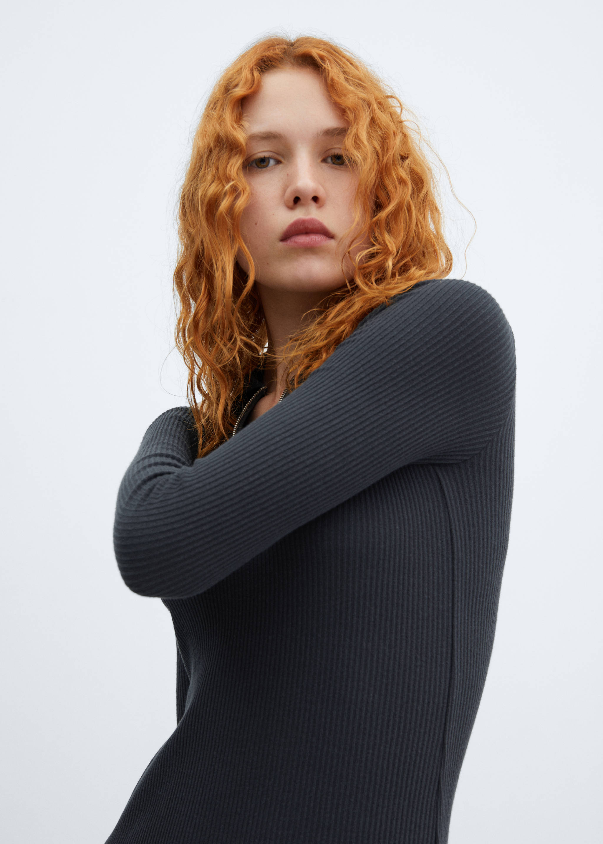 Zipped neckline dress - Details of the article 4