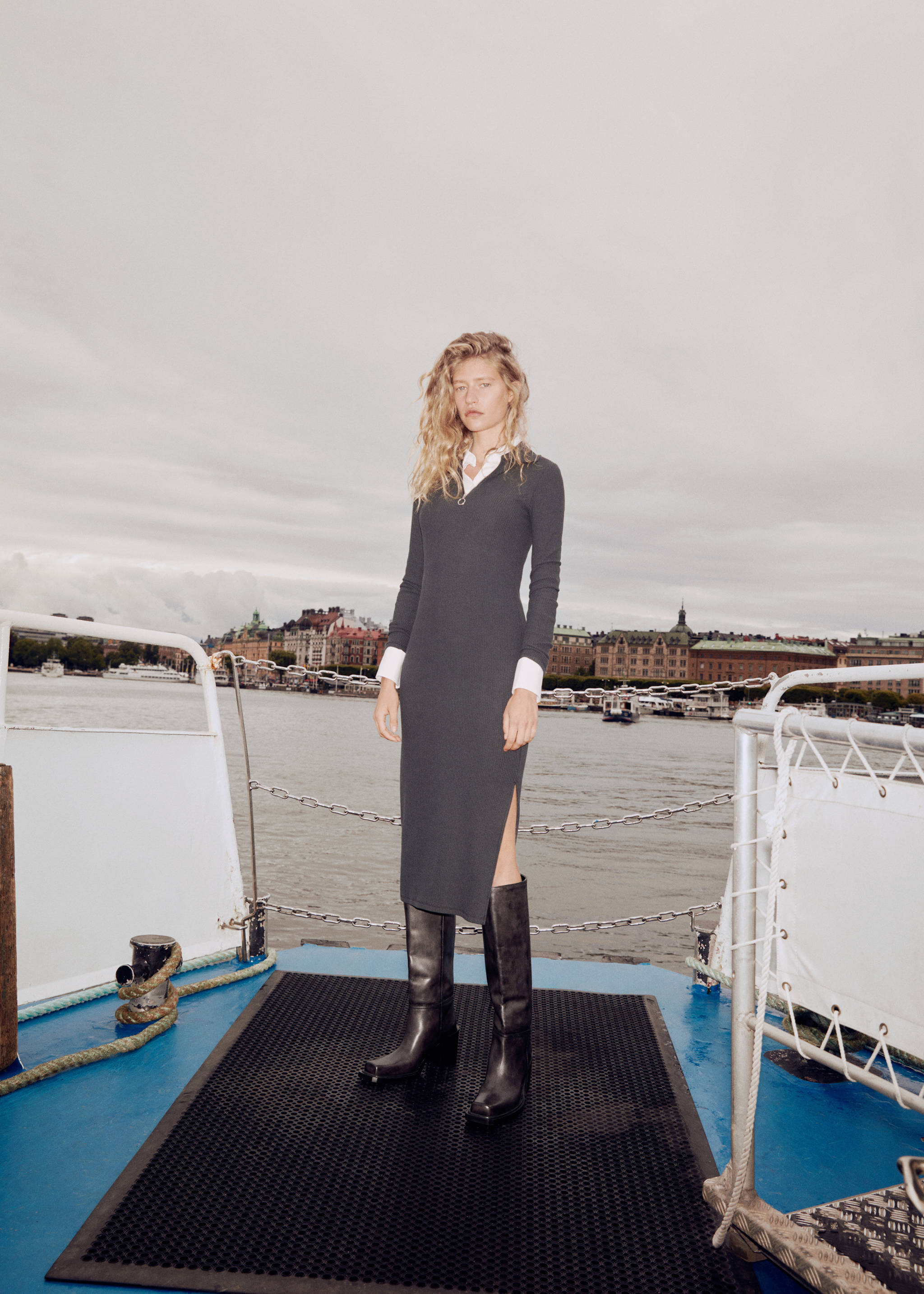 Zipped neckline dress - Details of the article 6