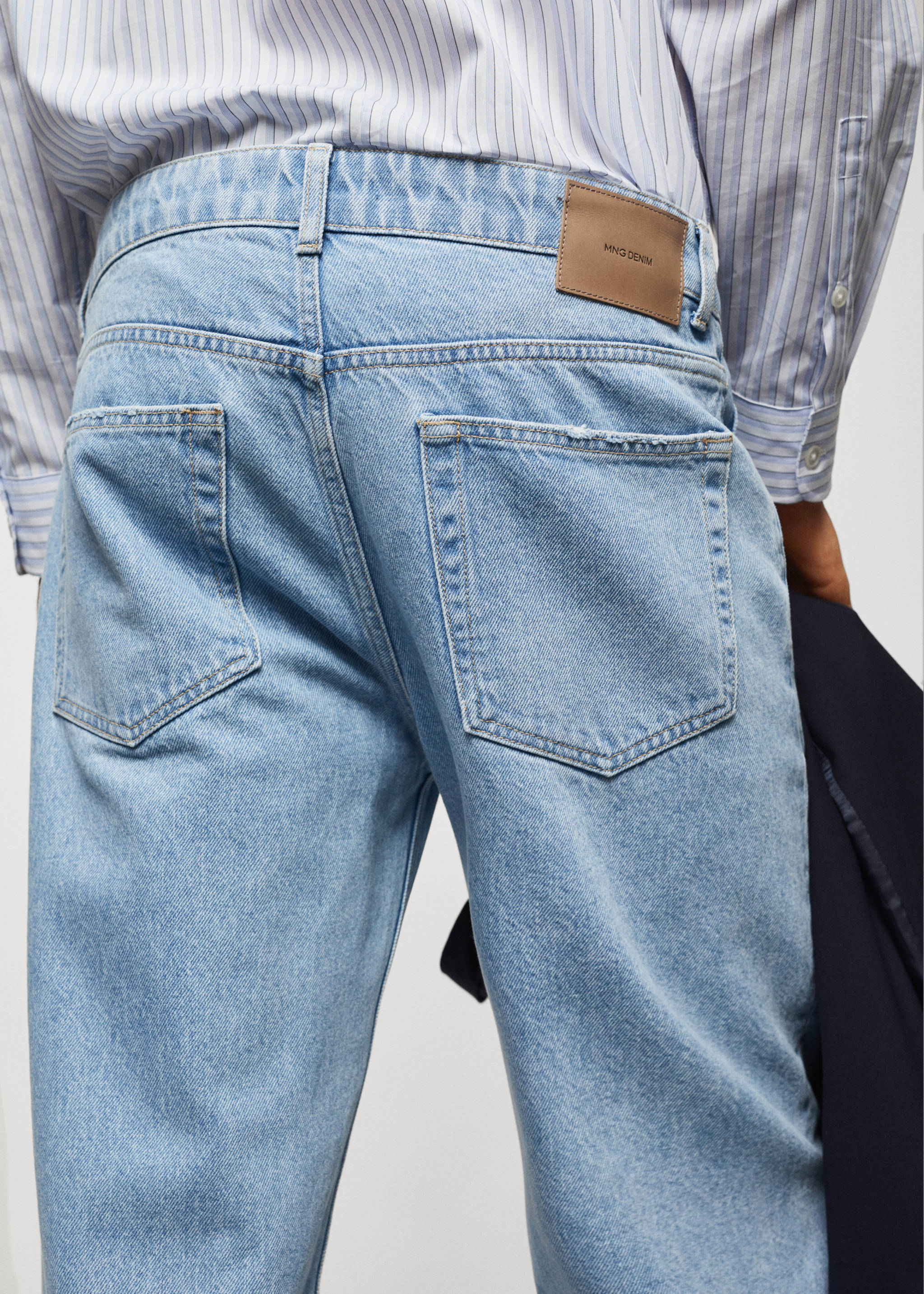 Джинсы loose-fit из денима светлого цвета - Деталь изделия 6