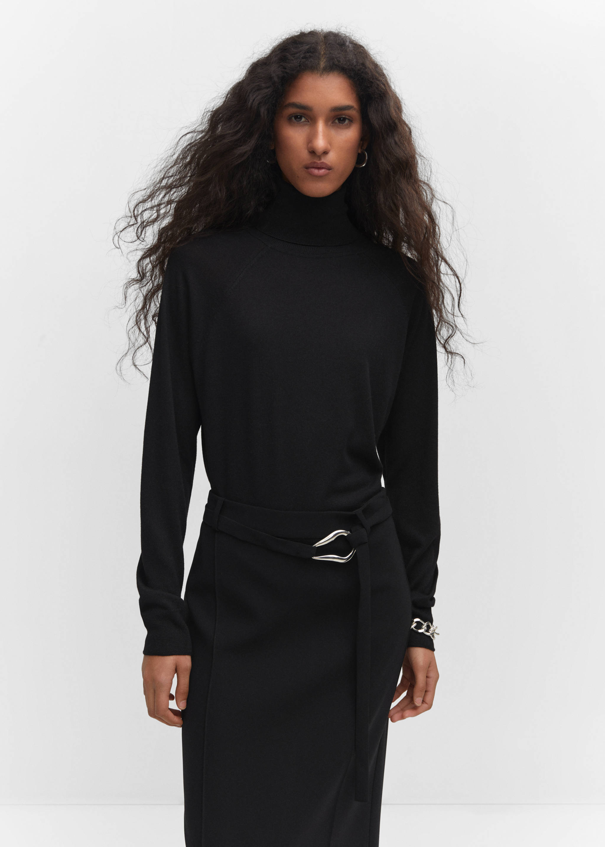 Pull-over maille fine col roulé - Plan moyen