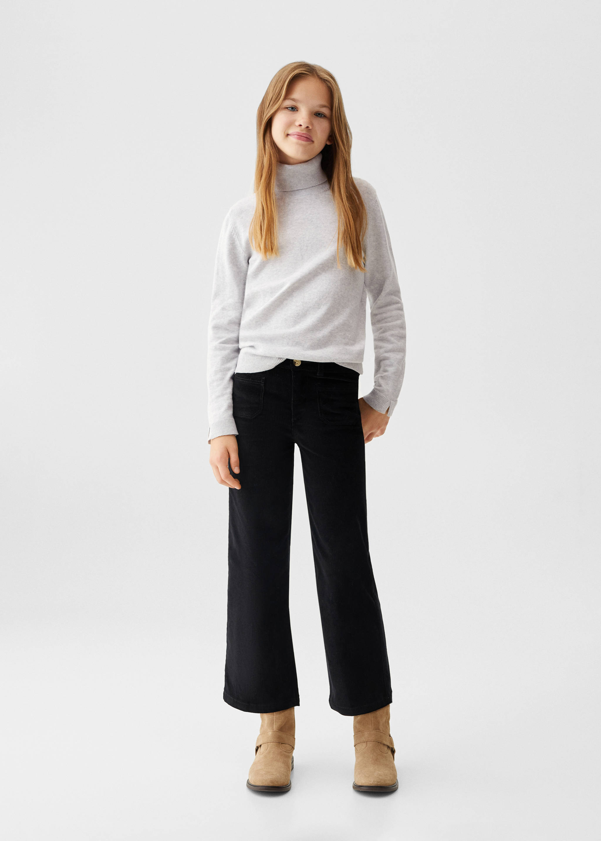 Cable-knit turtleneck sweater - General plane