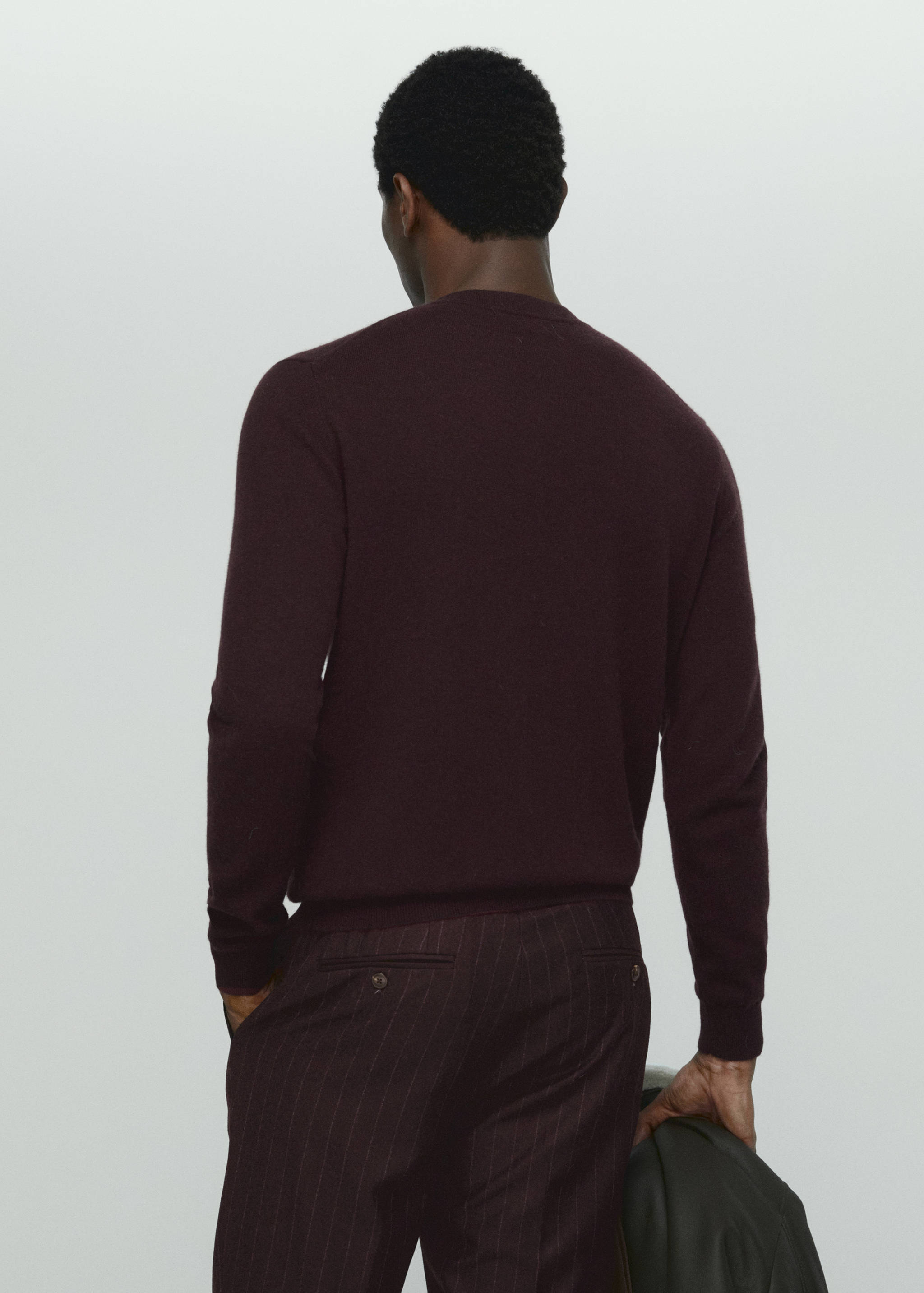 100% cashmere sweater - Reverse of the article