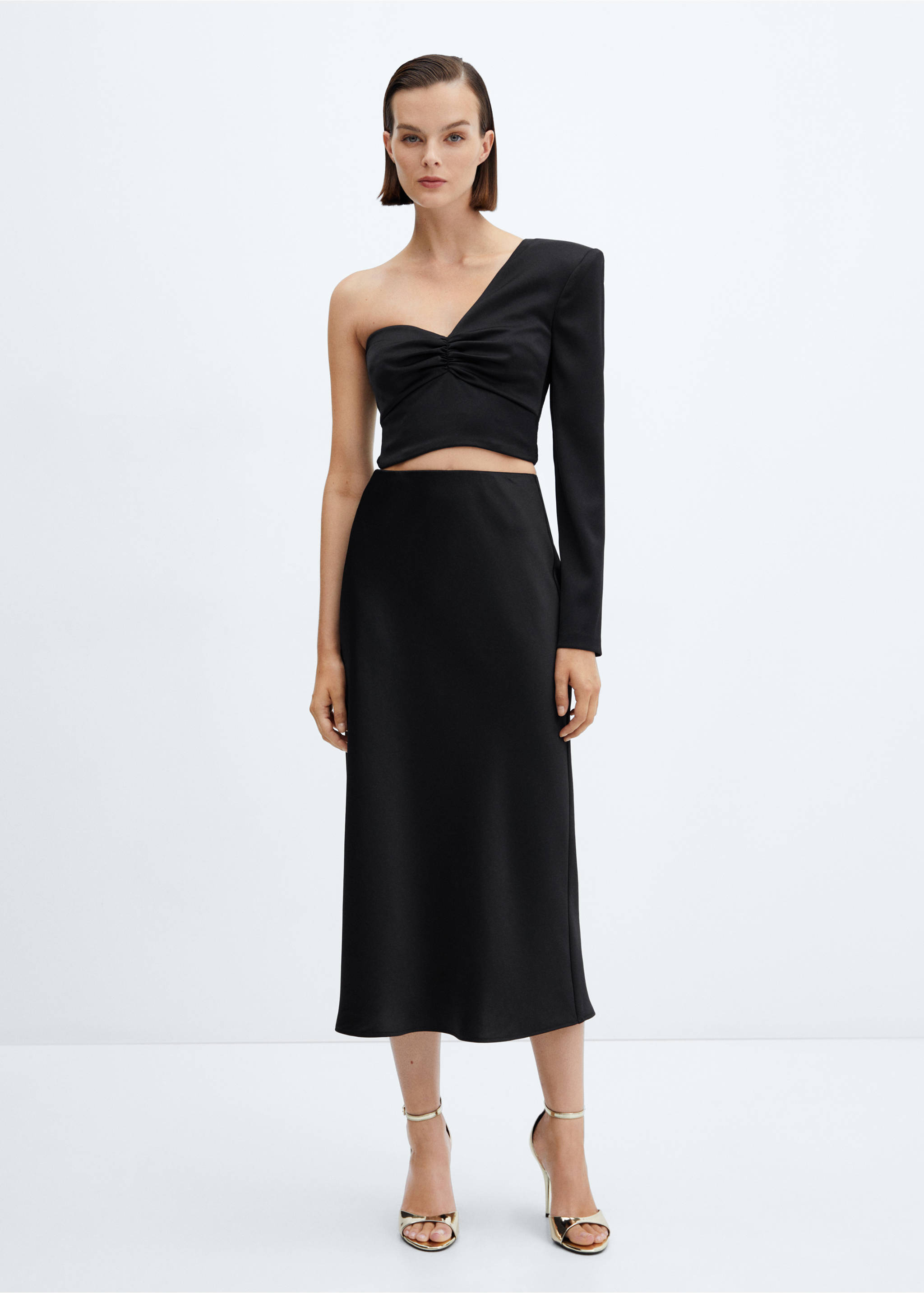 Blusa crop asimétrica - Plano general, Negro. Ref: 57069105-00.