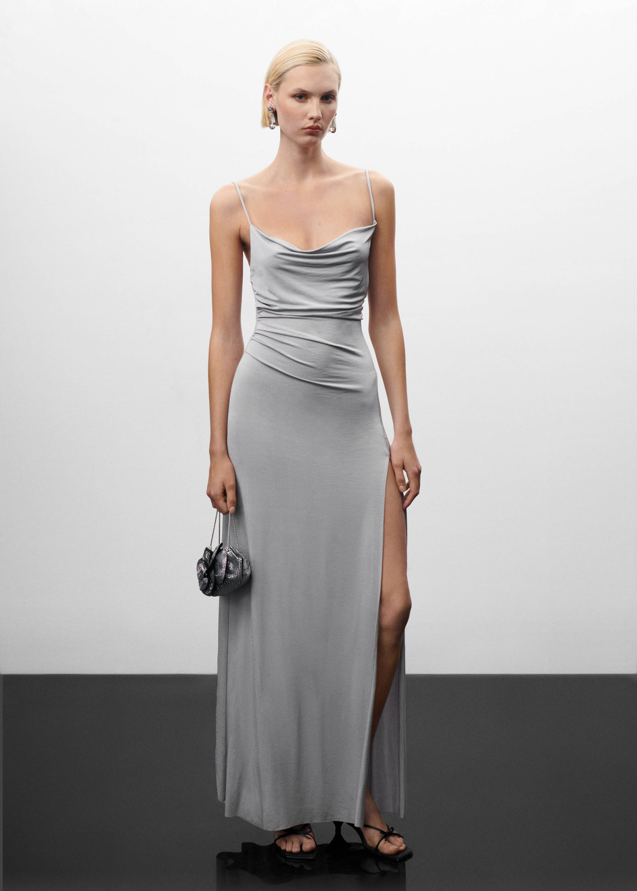 Draped dress with slit - General plane