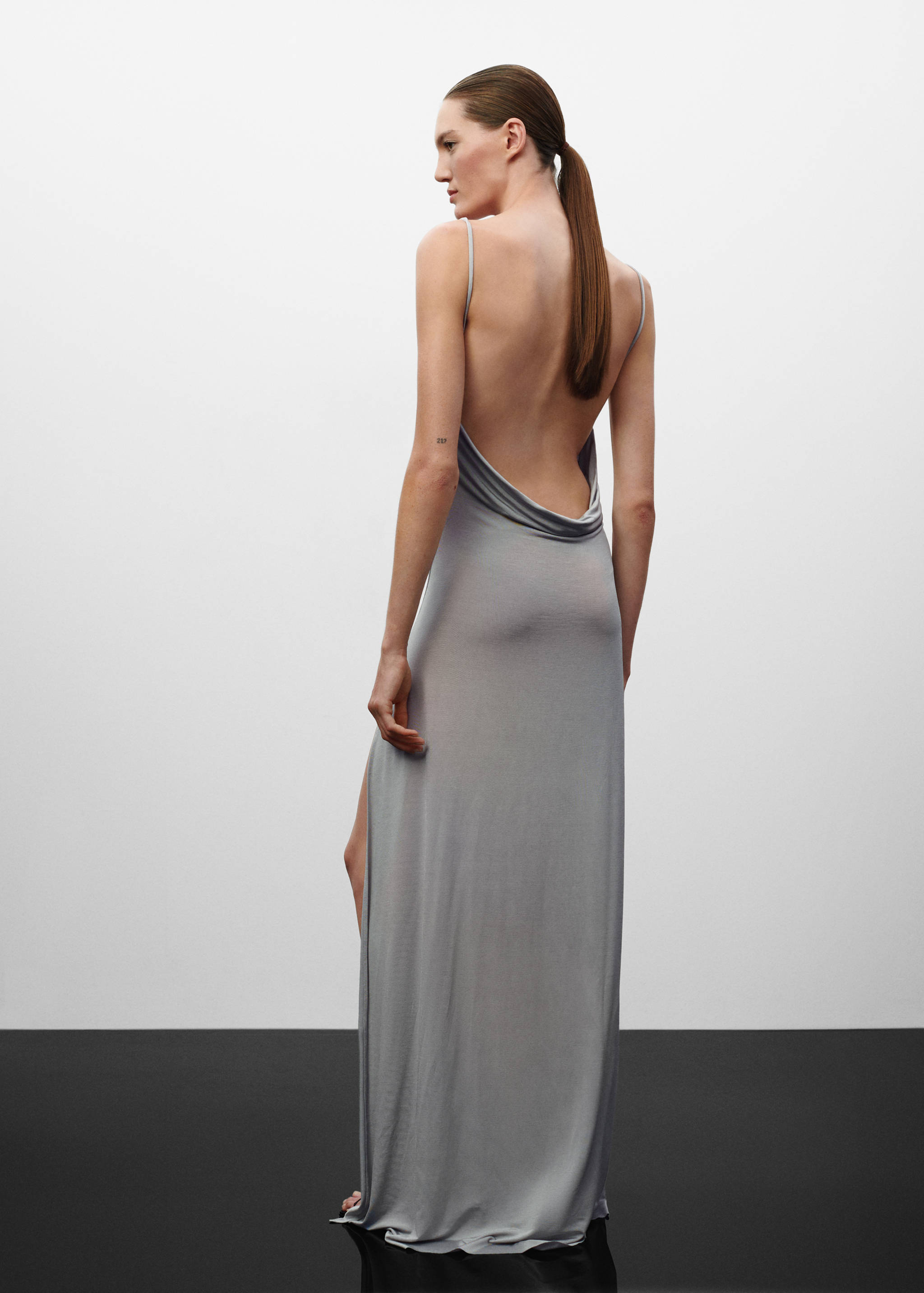 Draped dress with slit - Reverse of the article