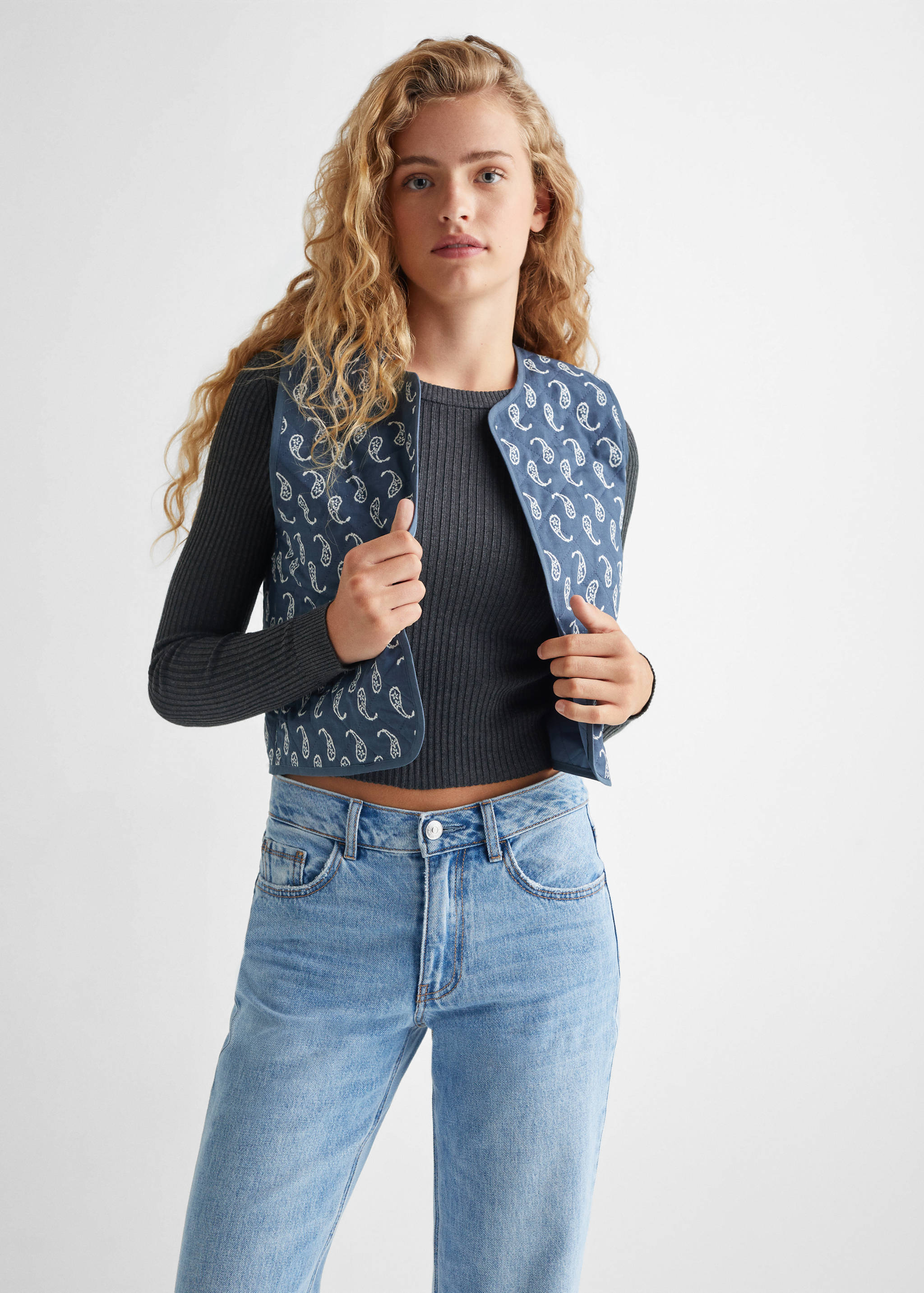 Chaleco estampado paisley - Plano medio
