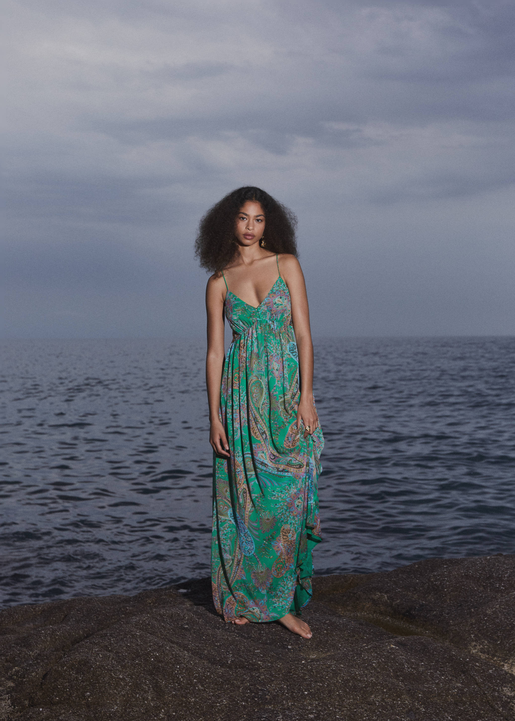 Open back printed dress - Details of the article 3, Green. Ref: 57071114-00.