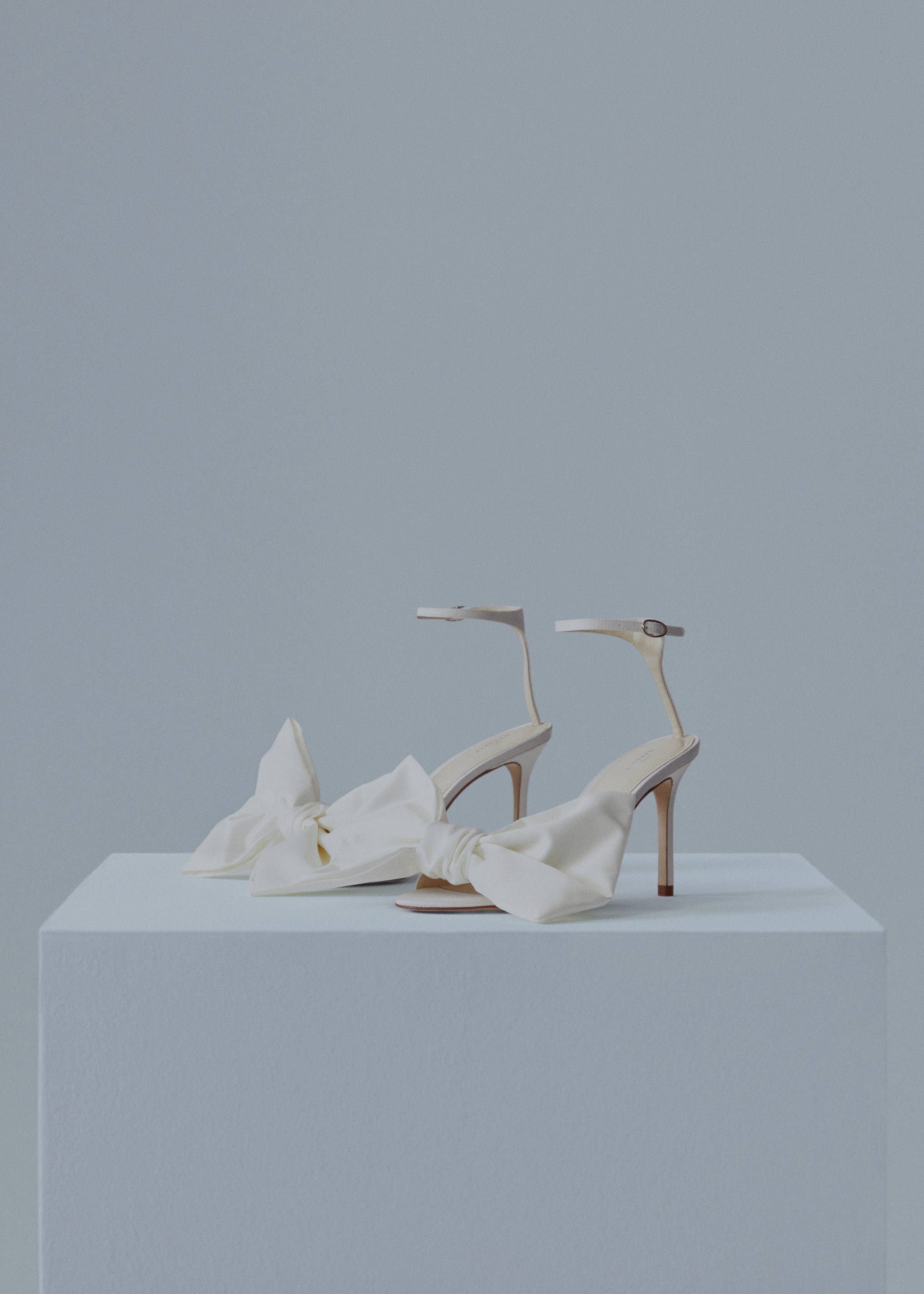 Sandales détail nœud satin - Plan moyen