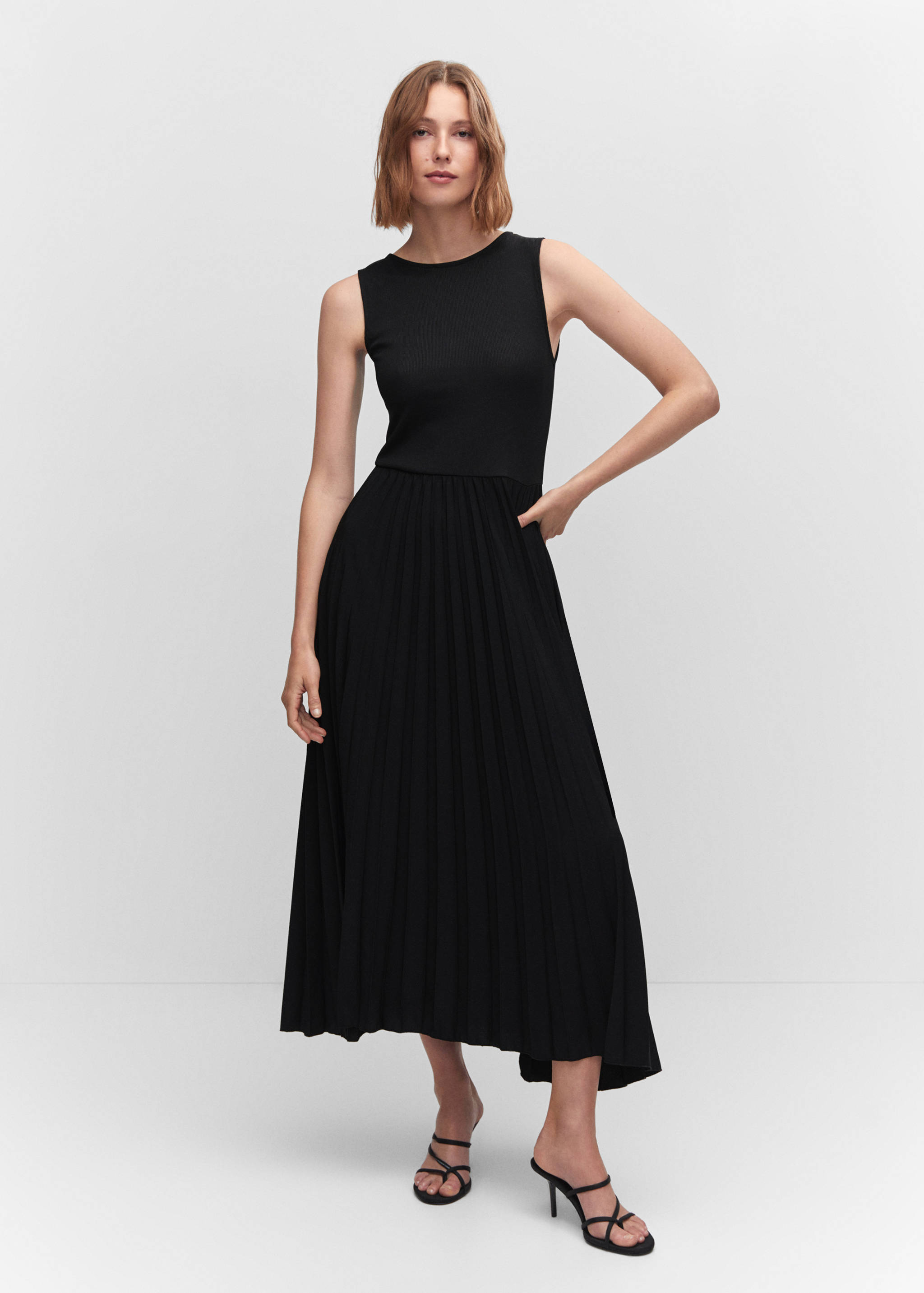 Ribbed dress with pleated skirt - General plane