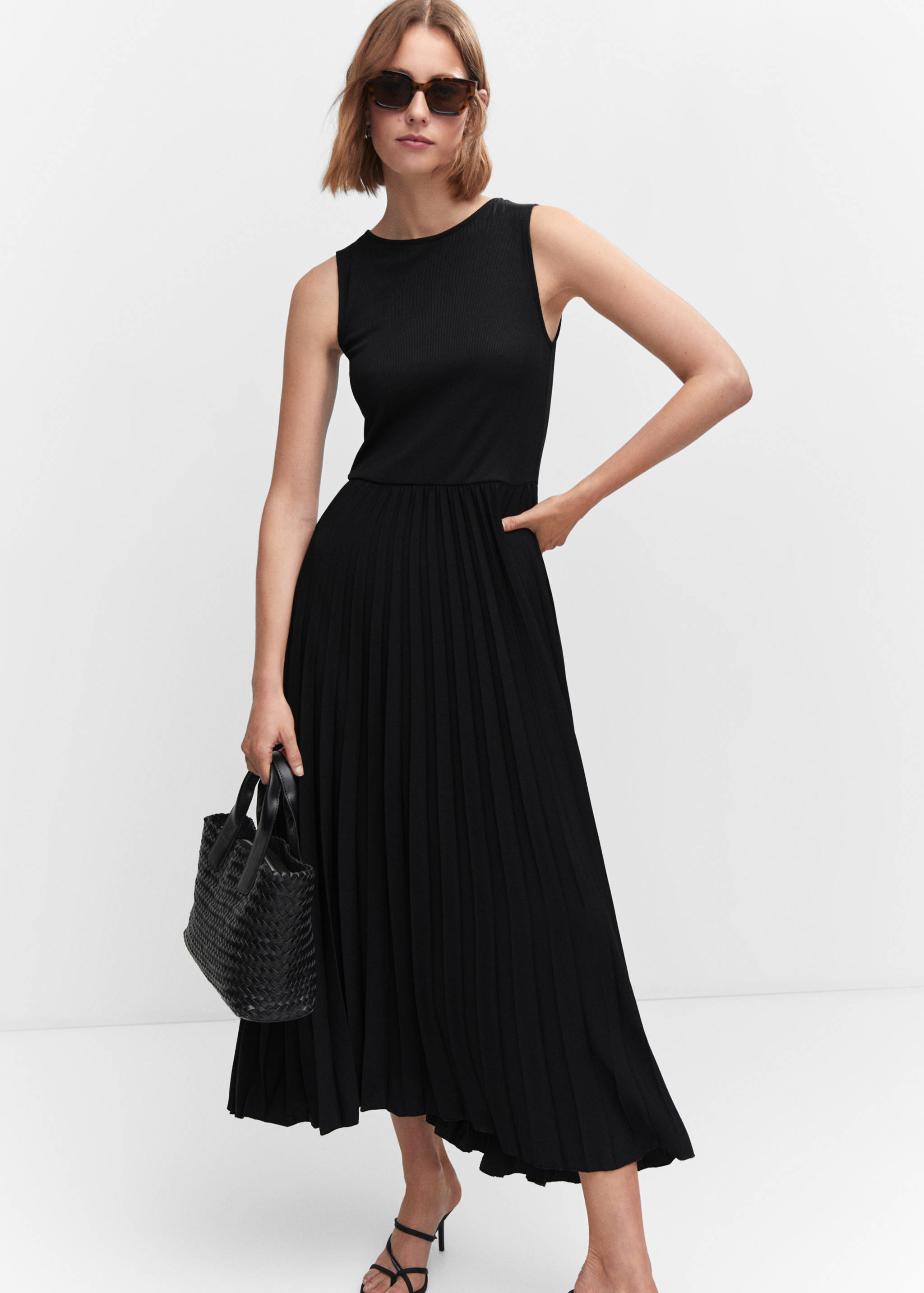 Ribbed dress with pleated skirt - Details of the article 2