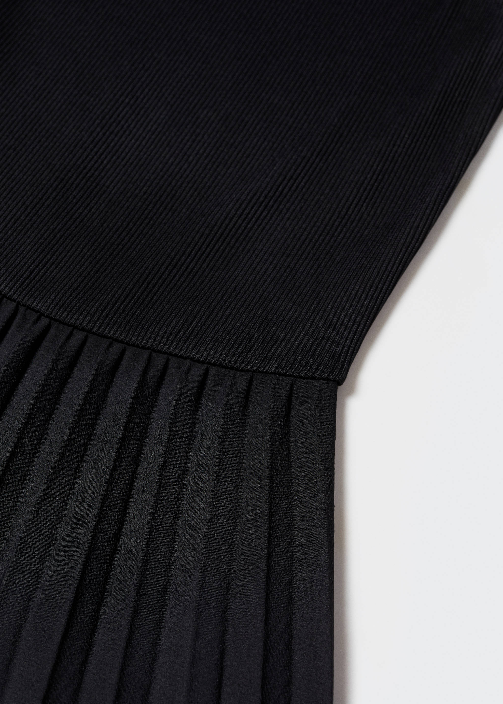 Ribbed dress with pleated skirt - Details of the article 8